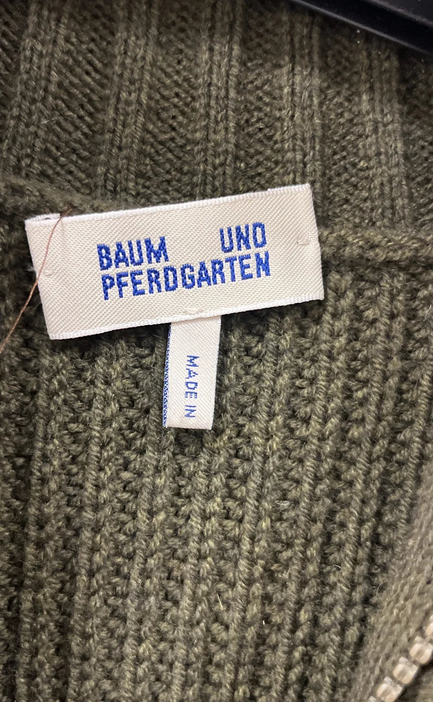 Baum und Pferdgarten olivgrön stickad väst