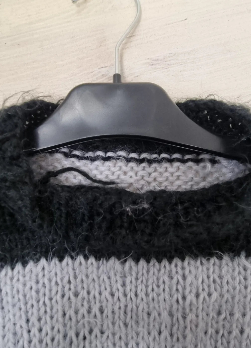 Randig stickad tröja