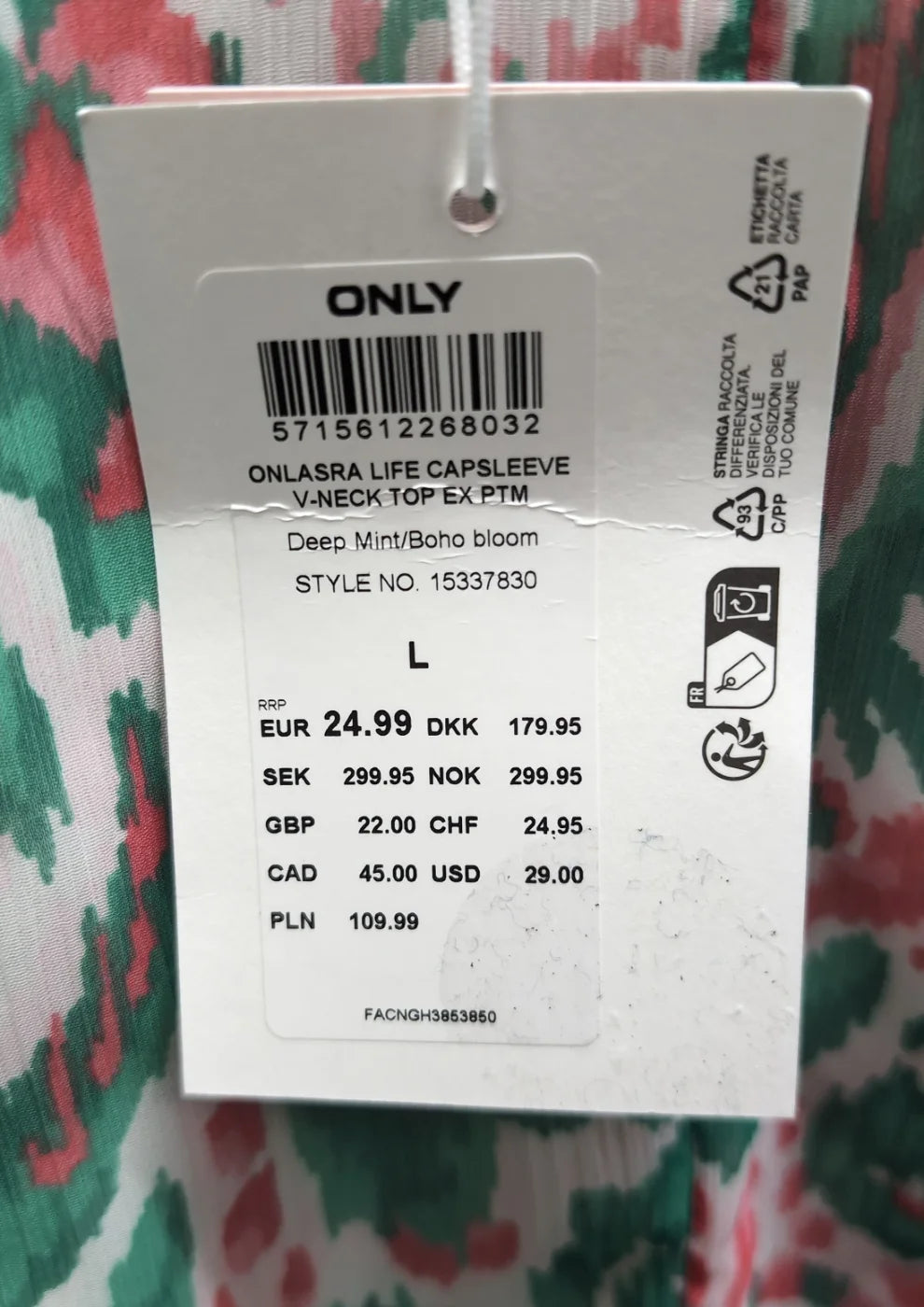 ONLY blus med v-ringning och volangärm