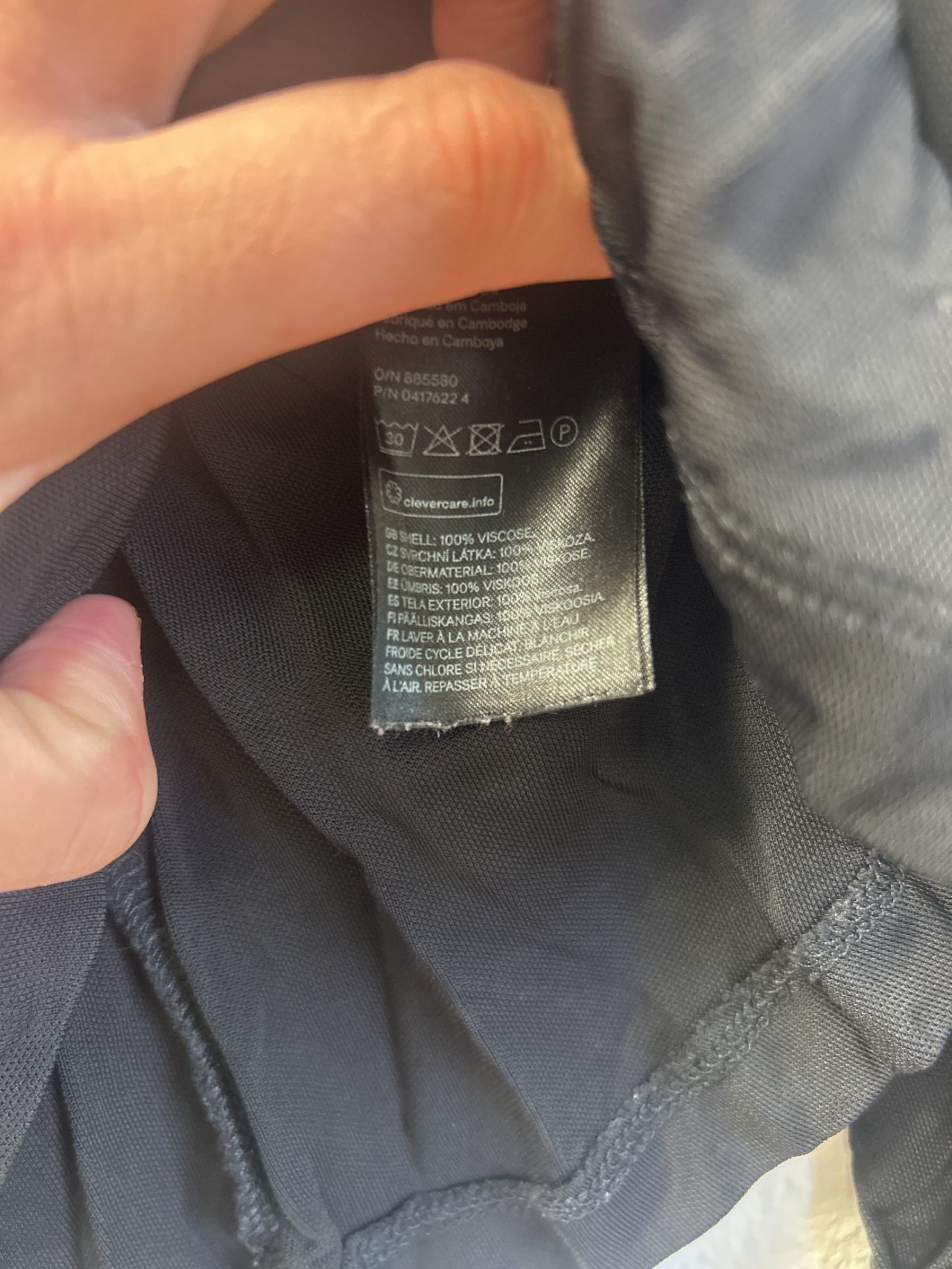H&M svart långärmad topp med volangdetalj