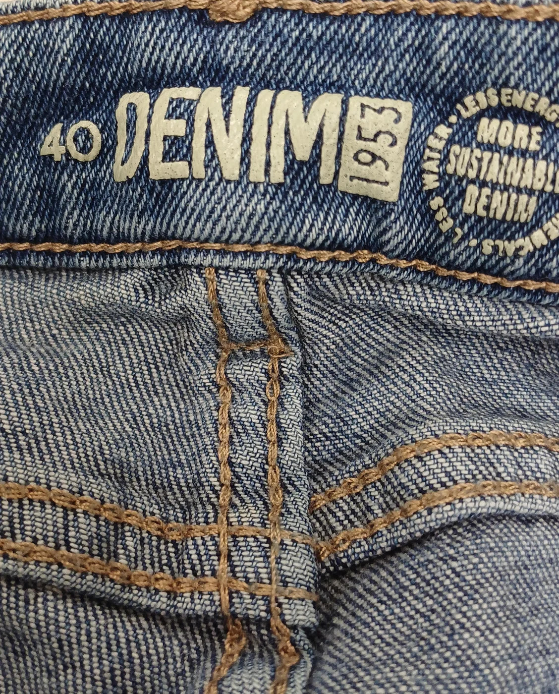 DENIM 1953 slitna jeans med hög midja