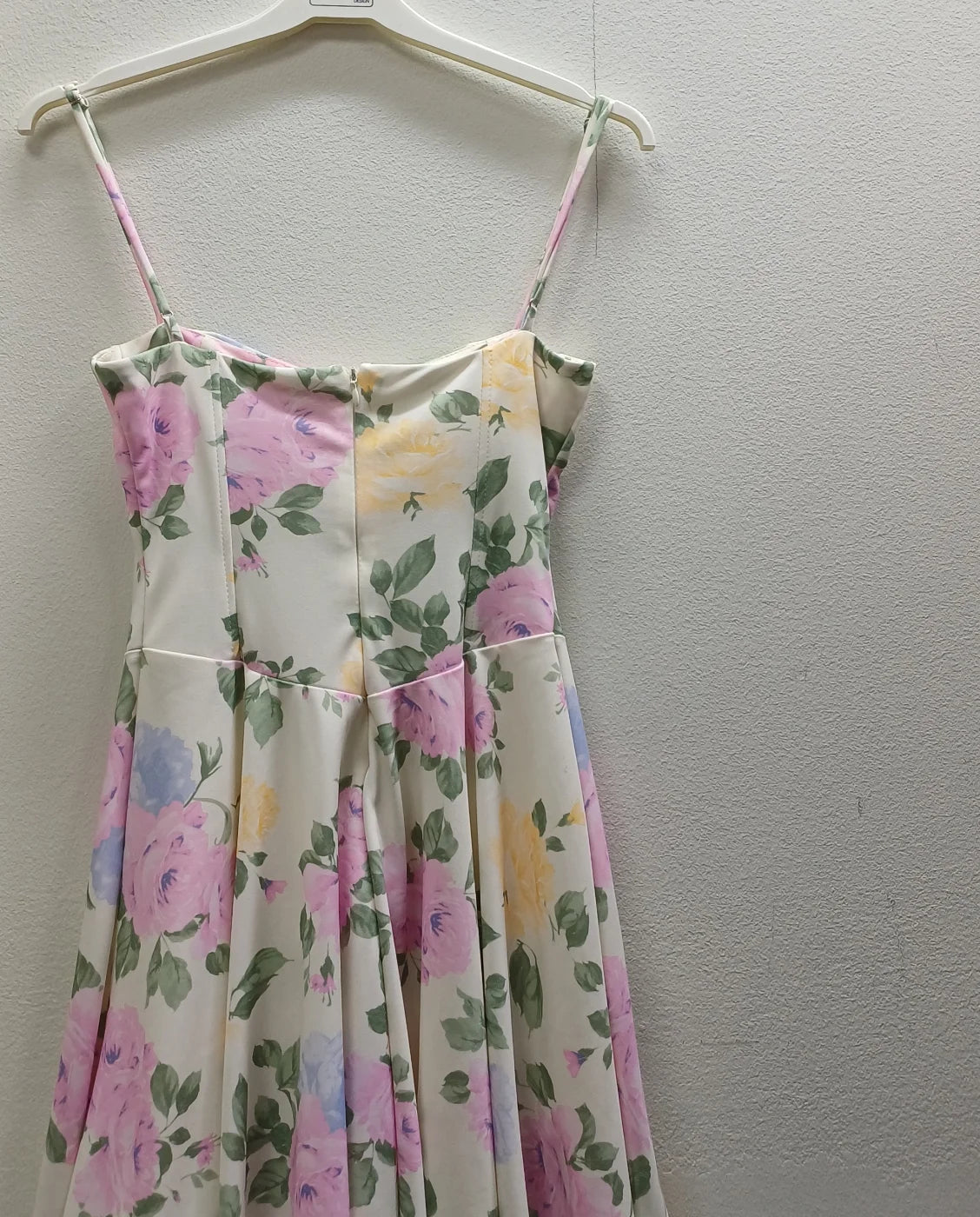 ZARA klänning med blommönster och smala axelband