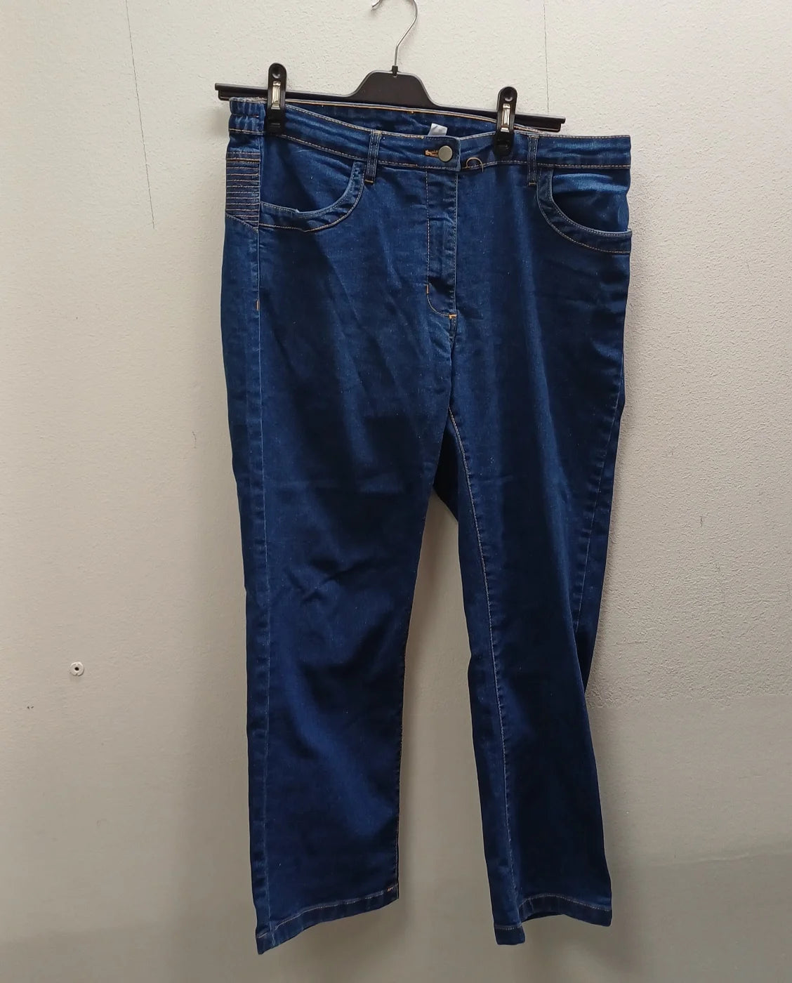 Mörkblå denimjeans med resårmidja