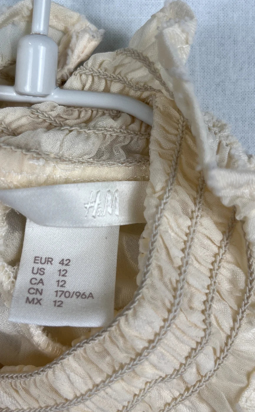 H&M beige blus med hög krage och struktur