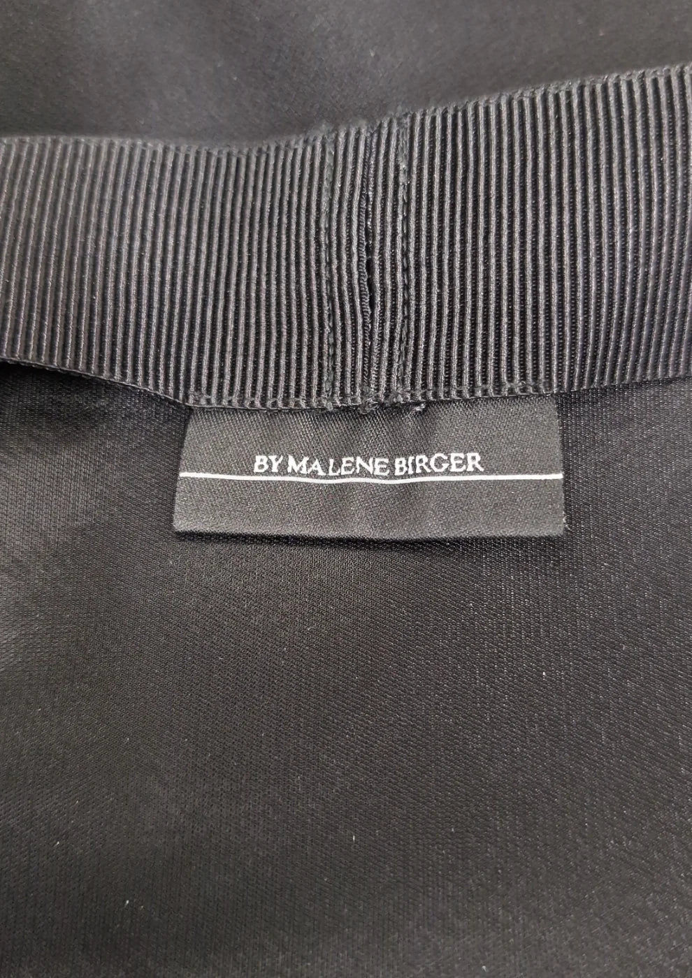 By Malene Birger svart midikjol