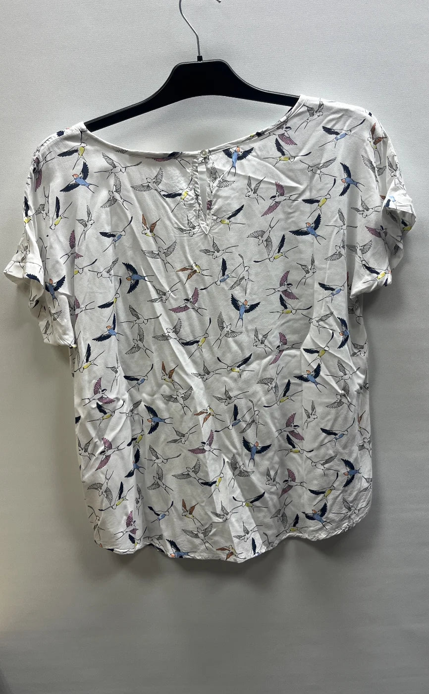 Esprit blus med fågelmönster och kort ärm