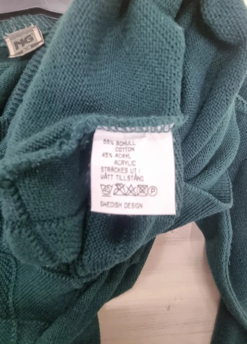 NG mörkgrön v-ringad tröja