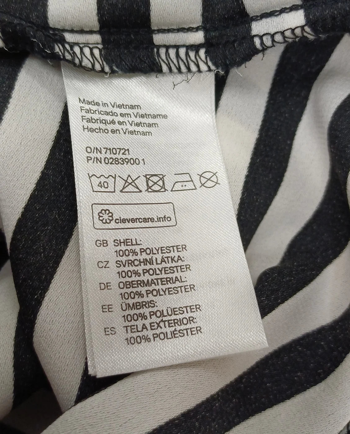 H&M ärmlös randig klänning