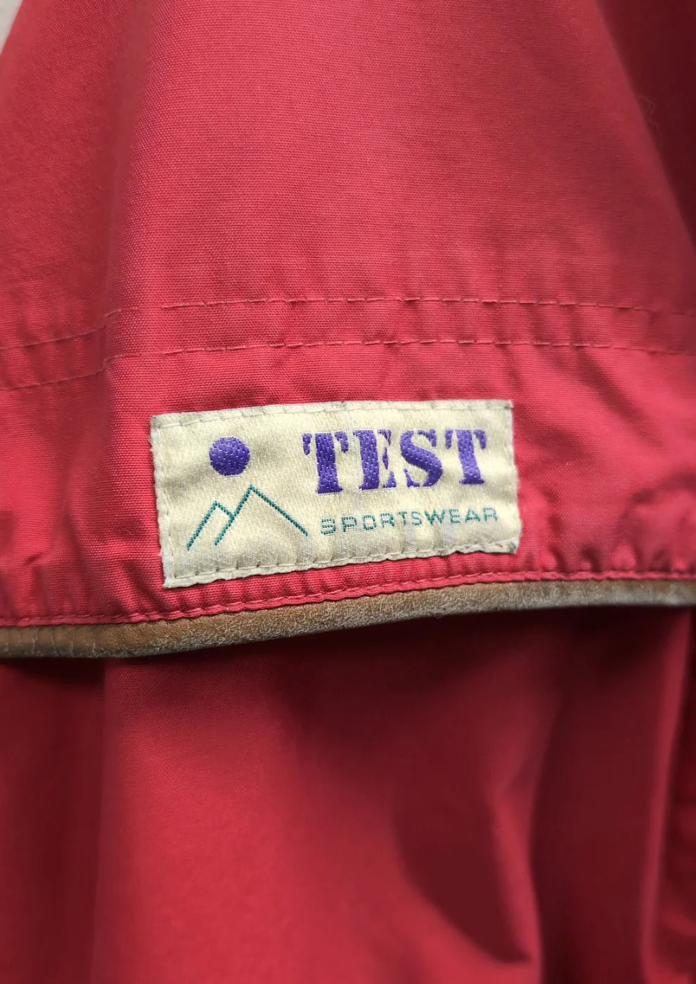 TEST färgblock röd jacka