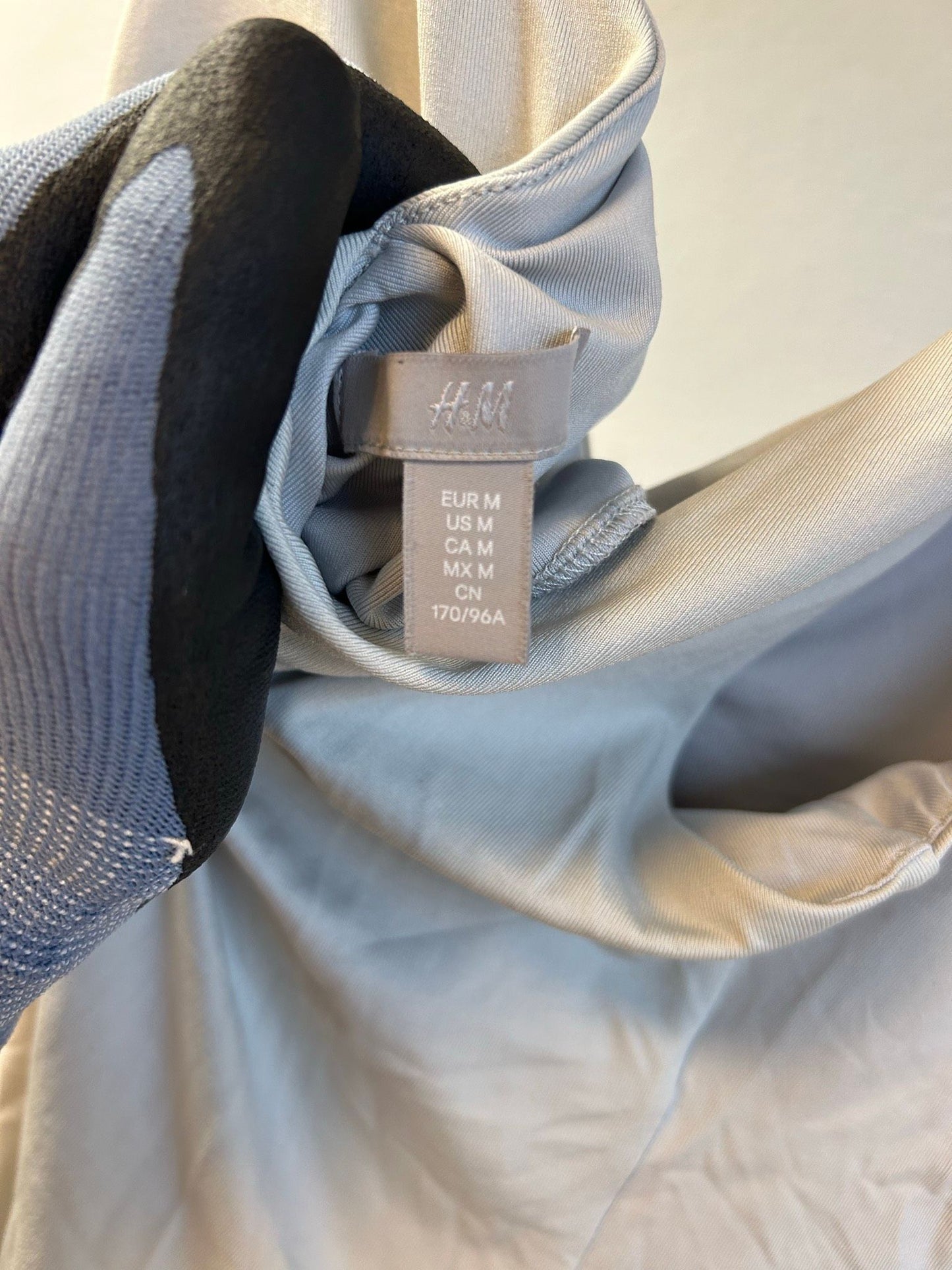 H&M beige linne med v-ringning