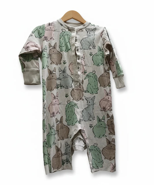 Next baby sovdräkt med kaninmönster