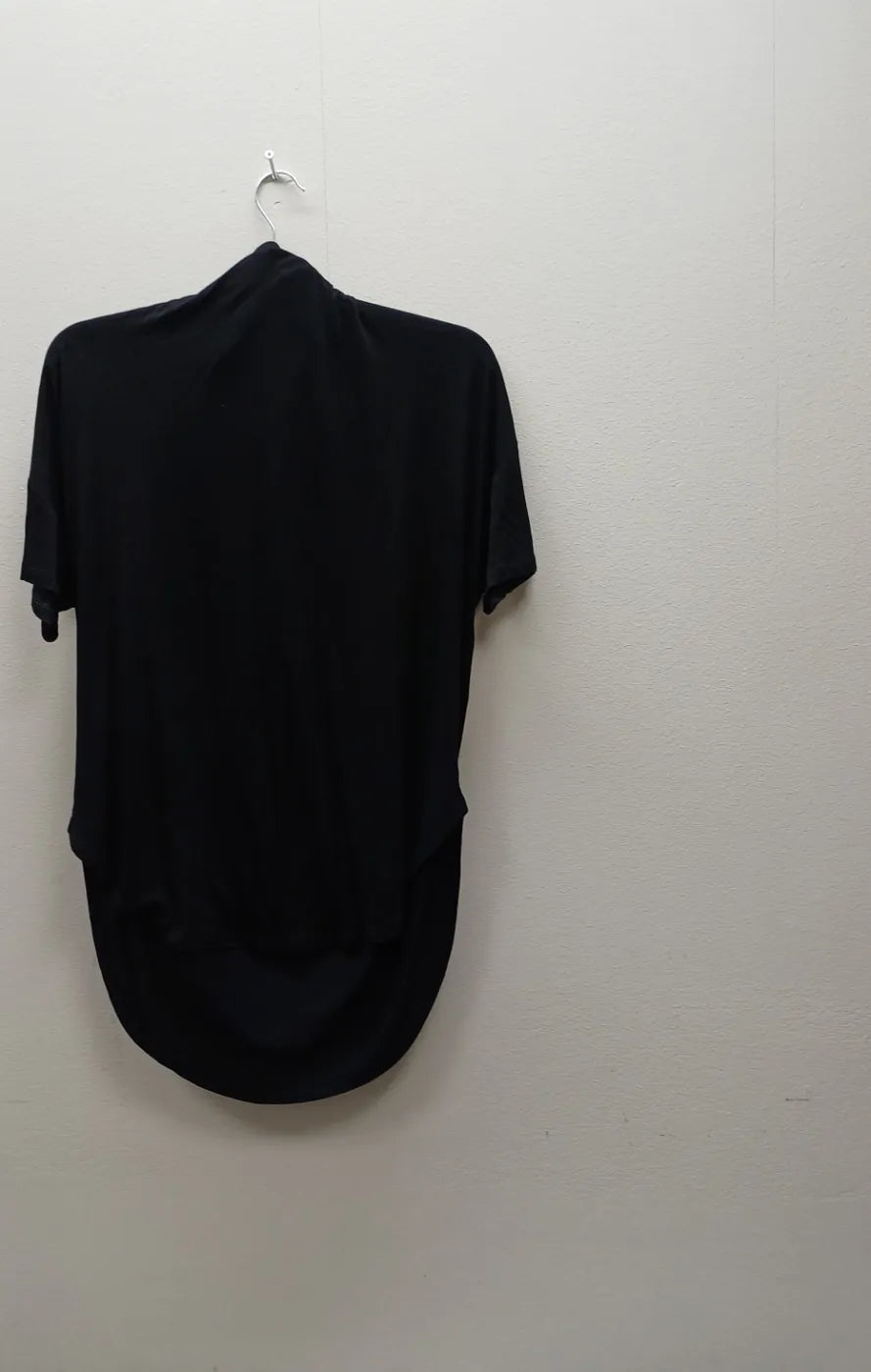 Lindex svart t-shirt med dragkedja