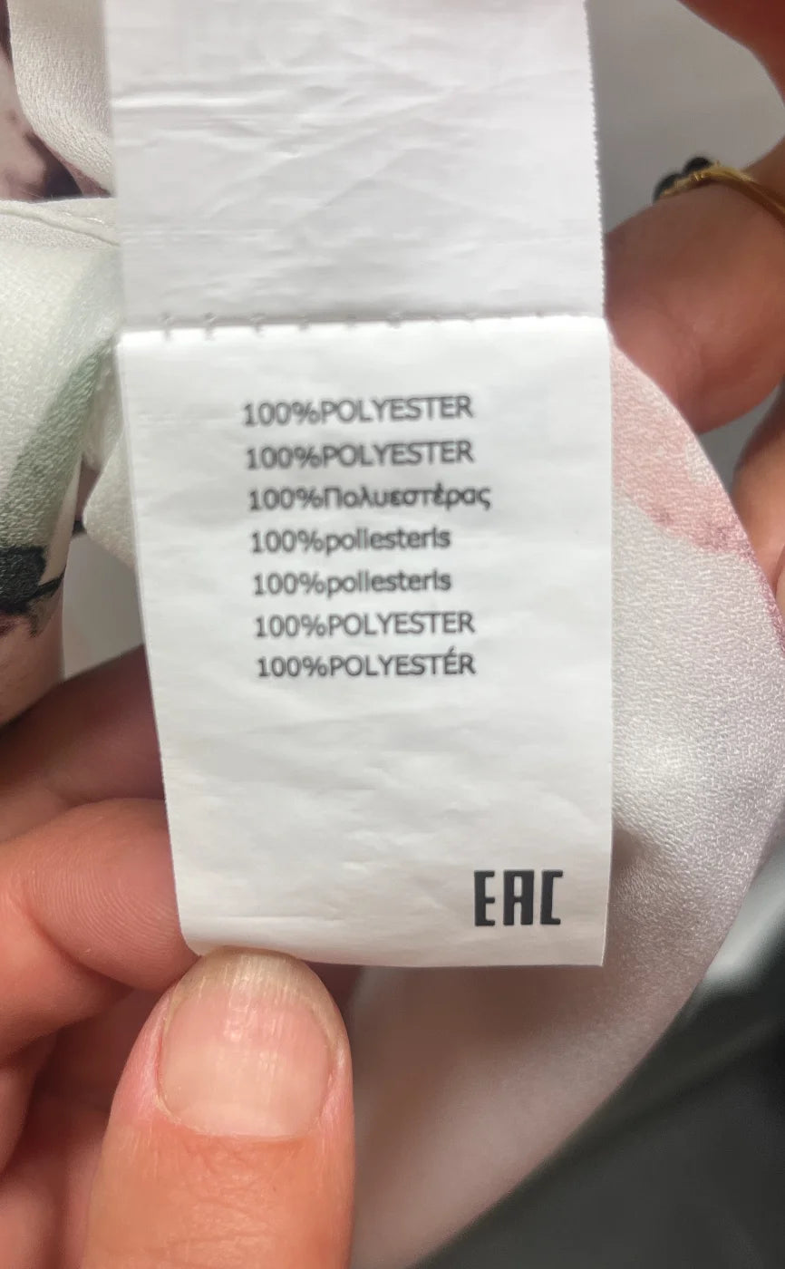 Hailys blommig blus med v-ringning