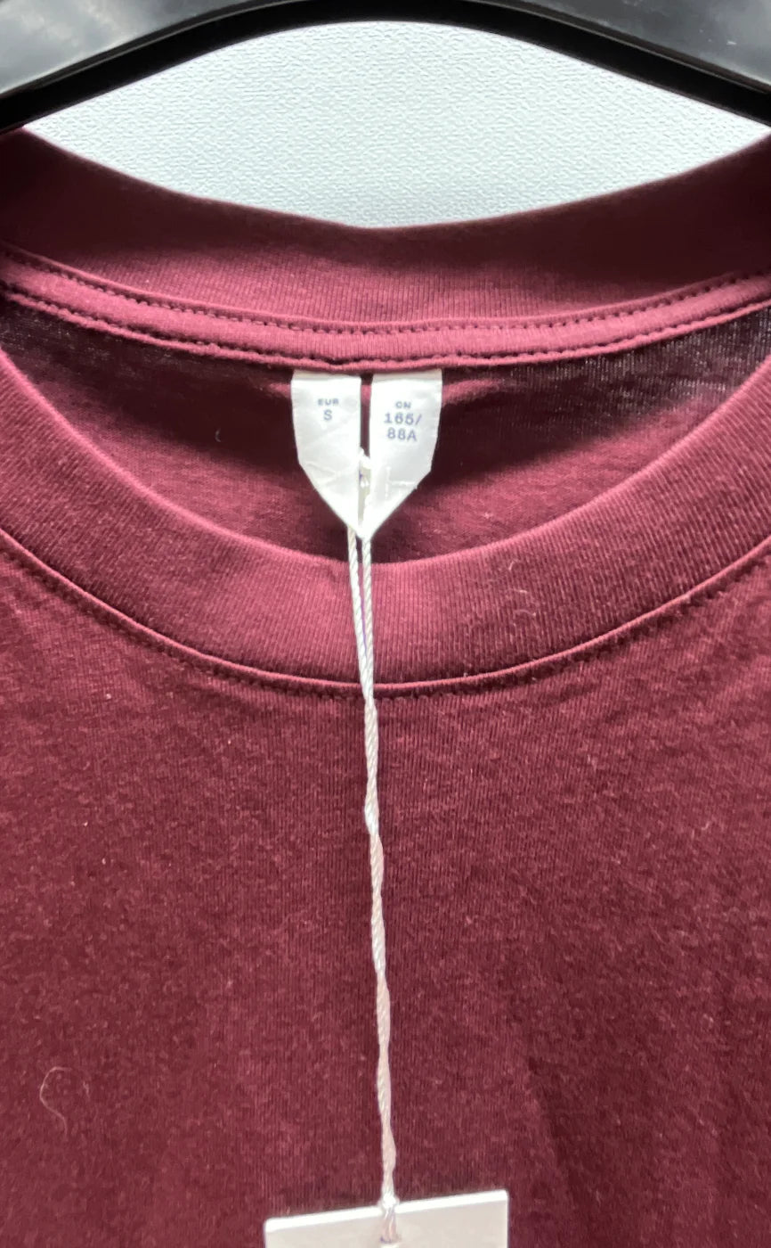 ARKET vinröd t-shirt med kort ärm