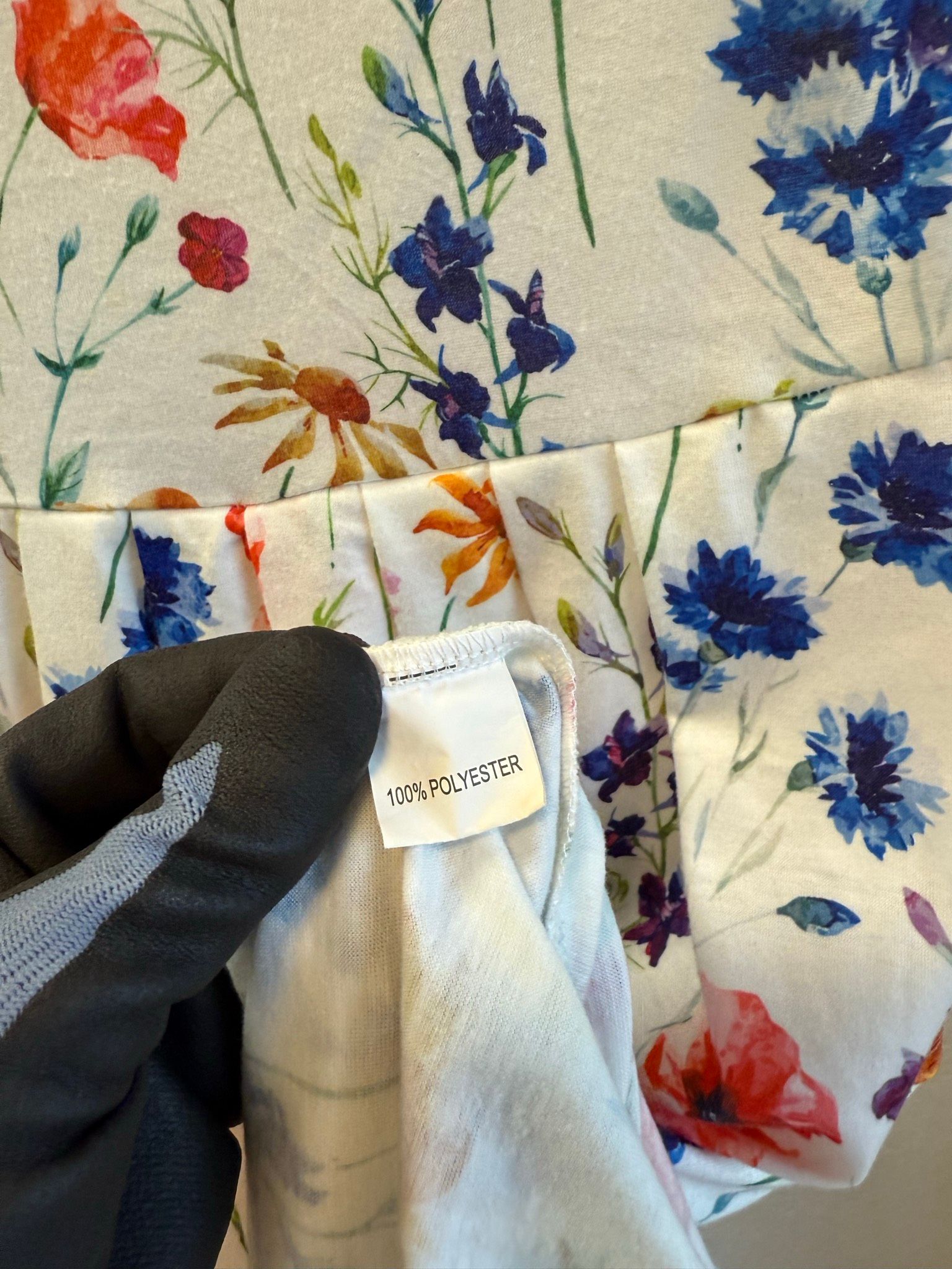 Klänning med blommönster och korta ärmar