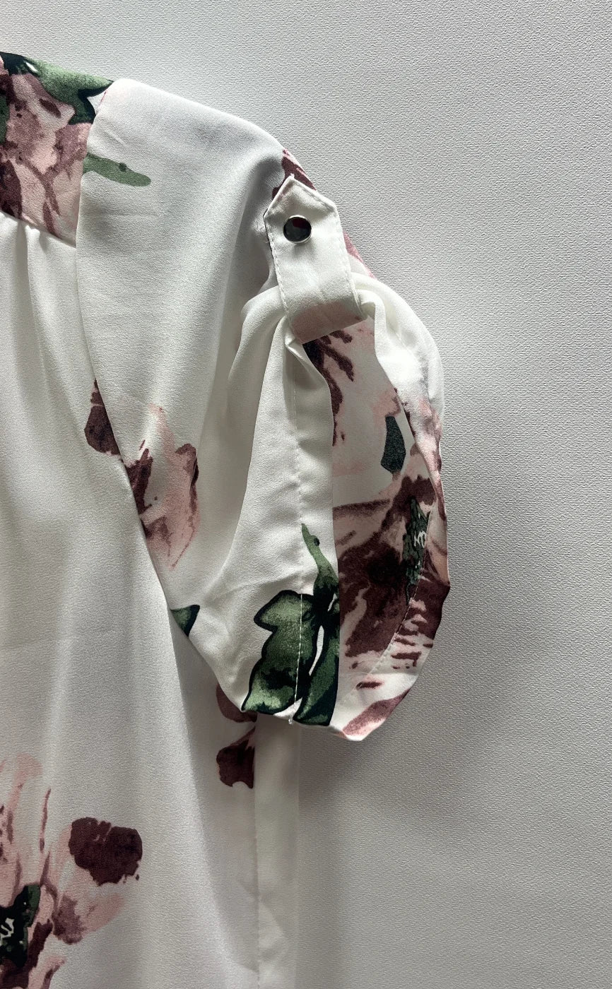 Hailys blommig blus med v-ringning