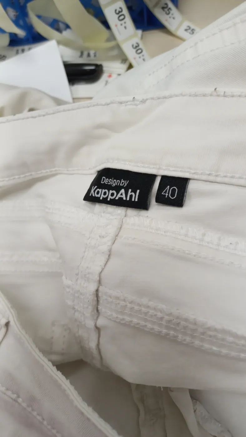 KappAhl vita byxor för dam