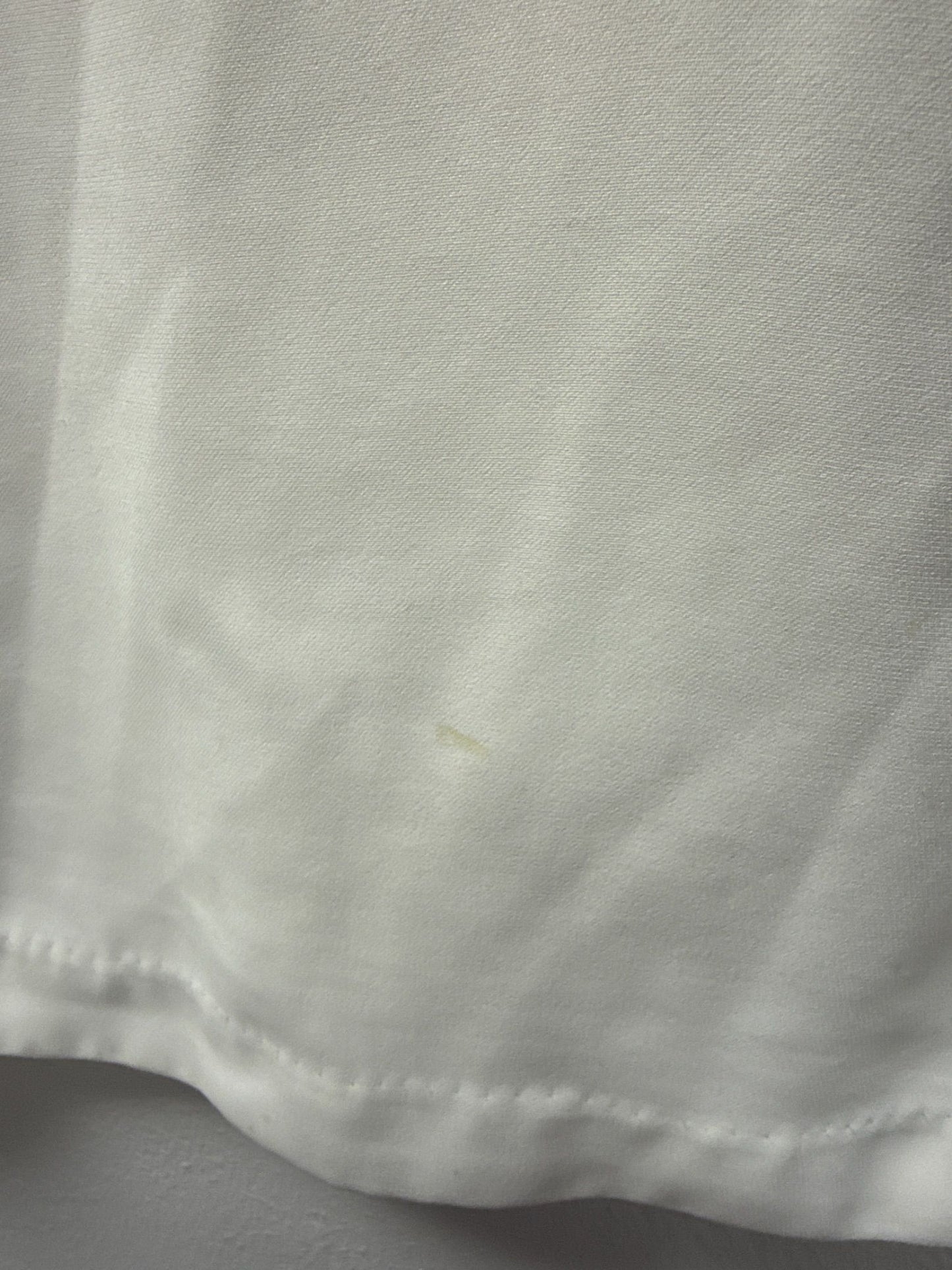 H&M vit blus med v-ringning och vida ärmar