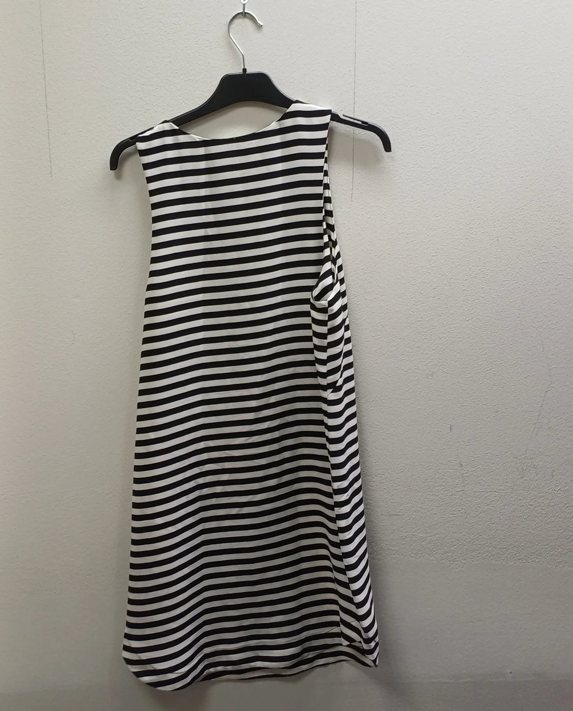 H&M ärmlös randig klänning