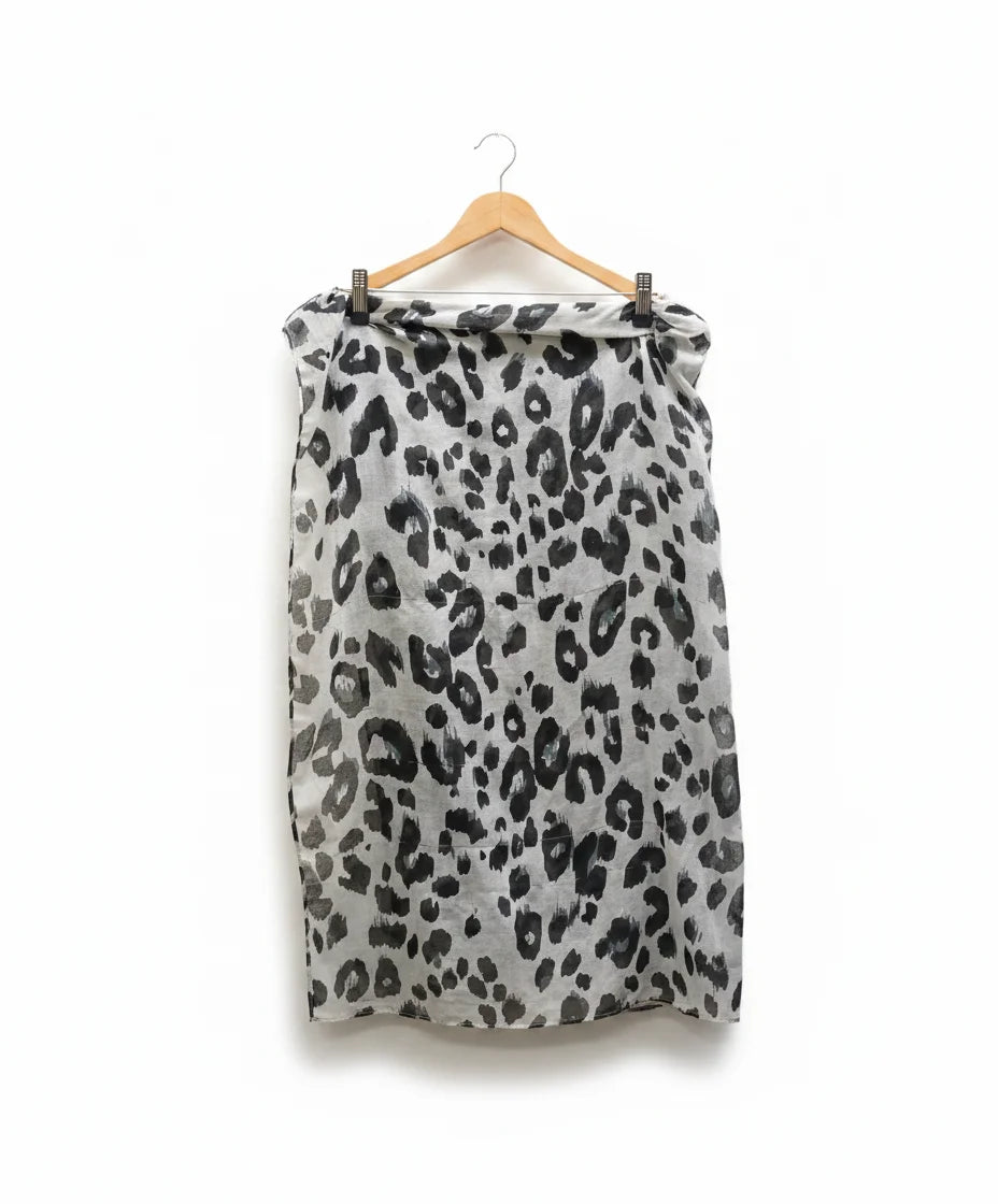 Leopardmönstrad kjol med asymmetrisk fåll