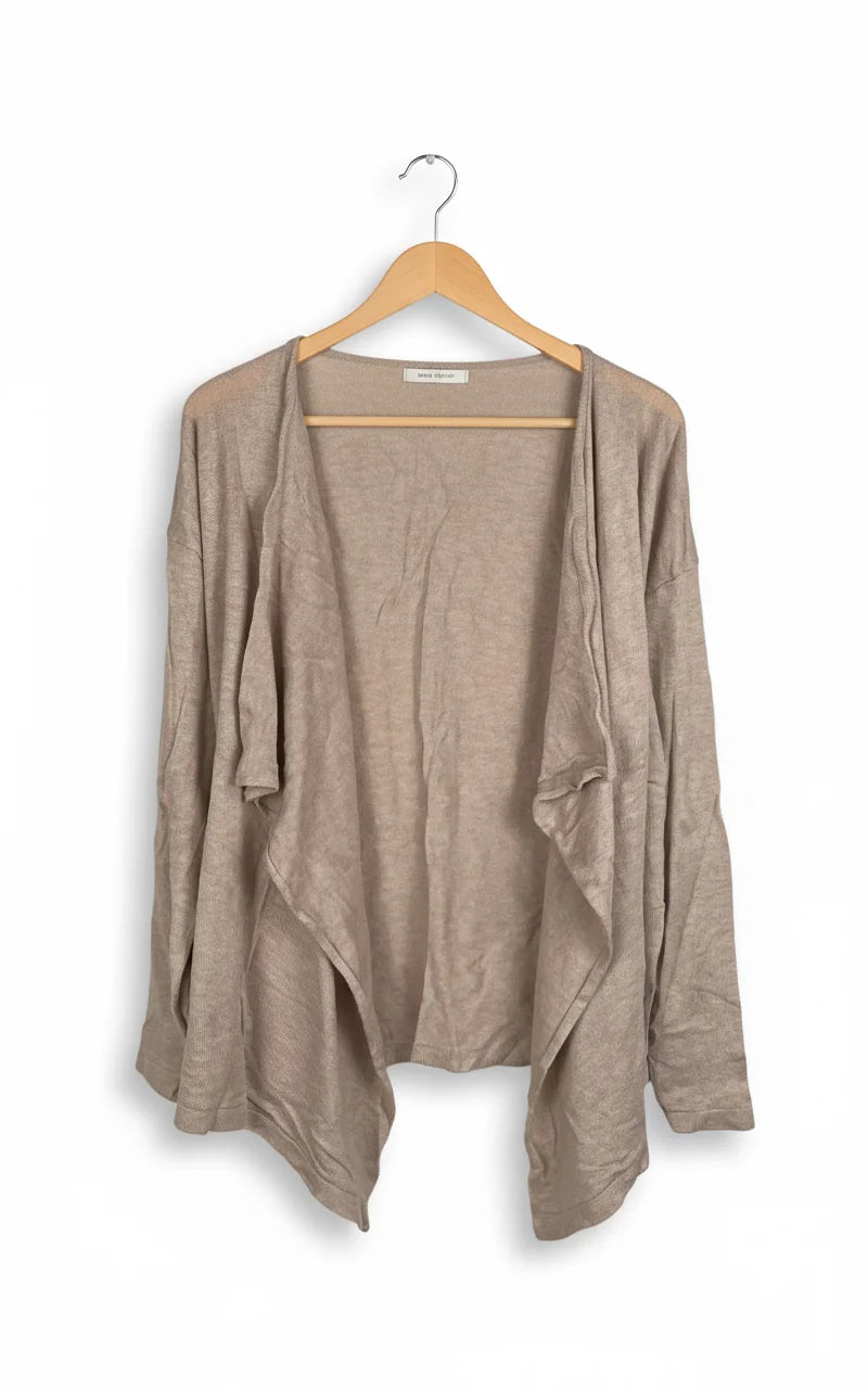 Ljusbeige draperad stickad kofta
