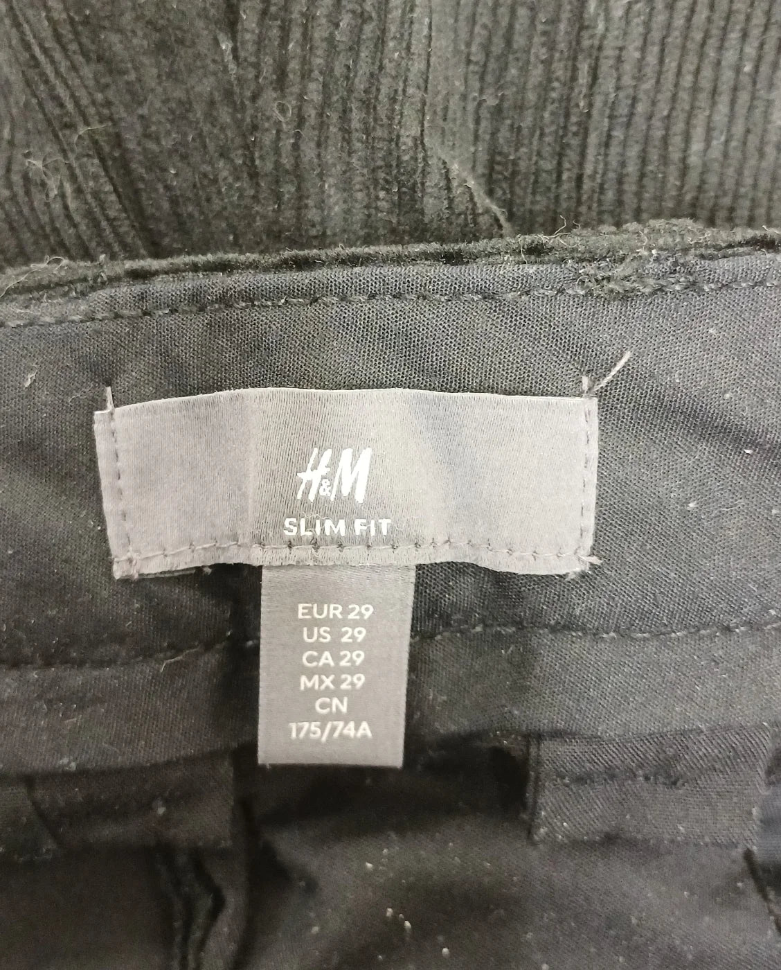 H&M slim fit svarta manchesterbyxor