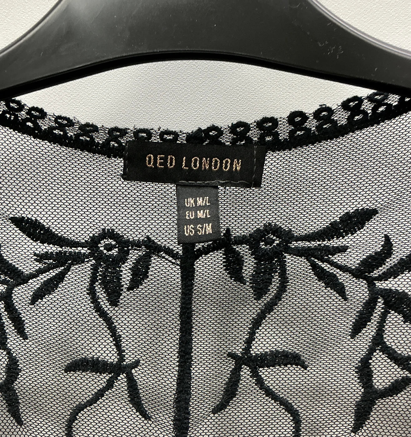 QED London Genomskinlig broderad kimono