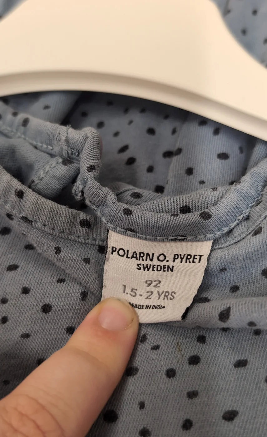 Polarn O. Pyret prickig klänning för flickor