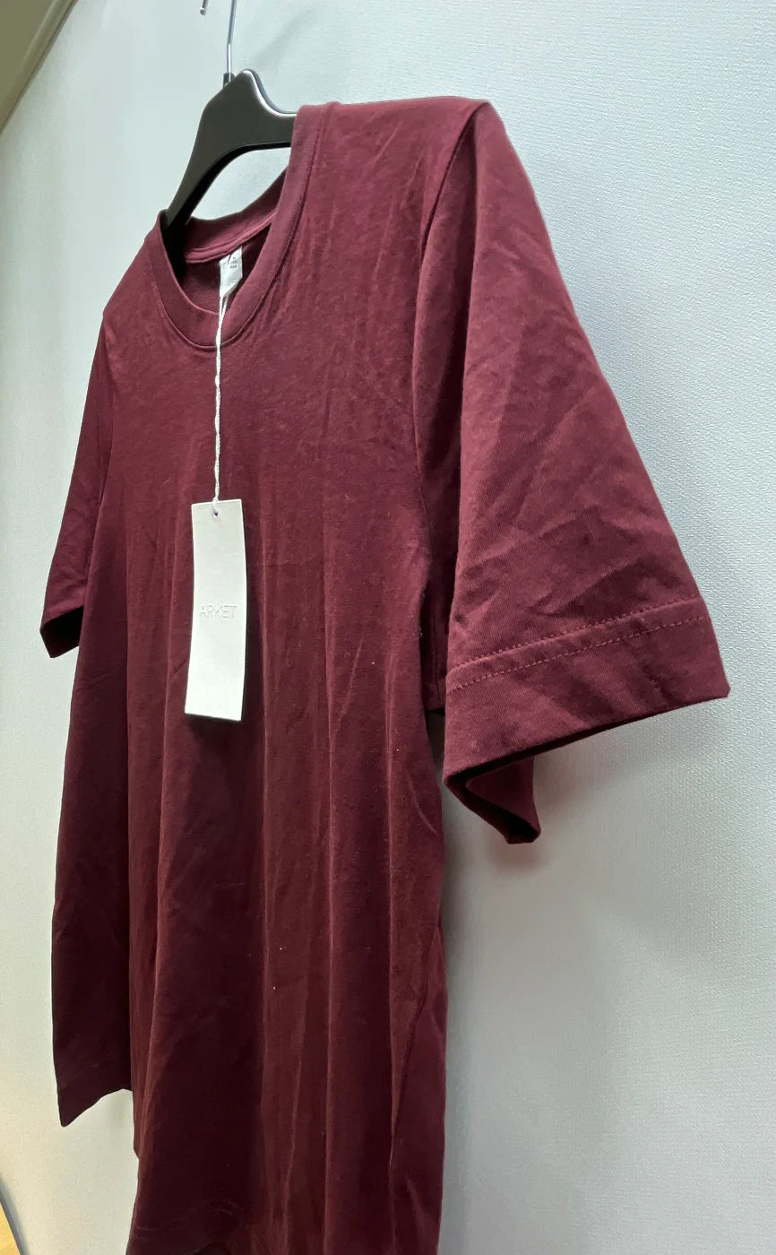 ARKET vinröd t-shirt med kort ärm