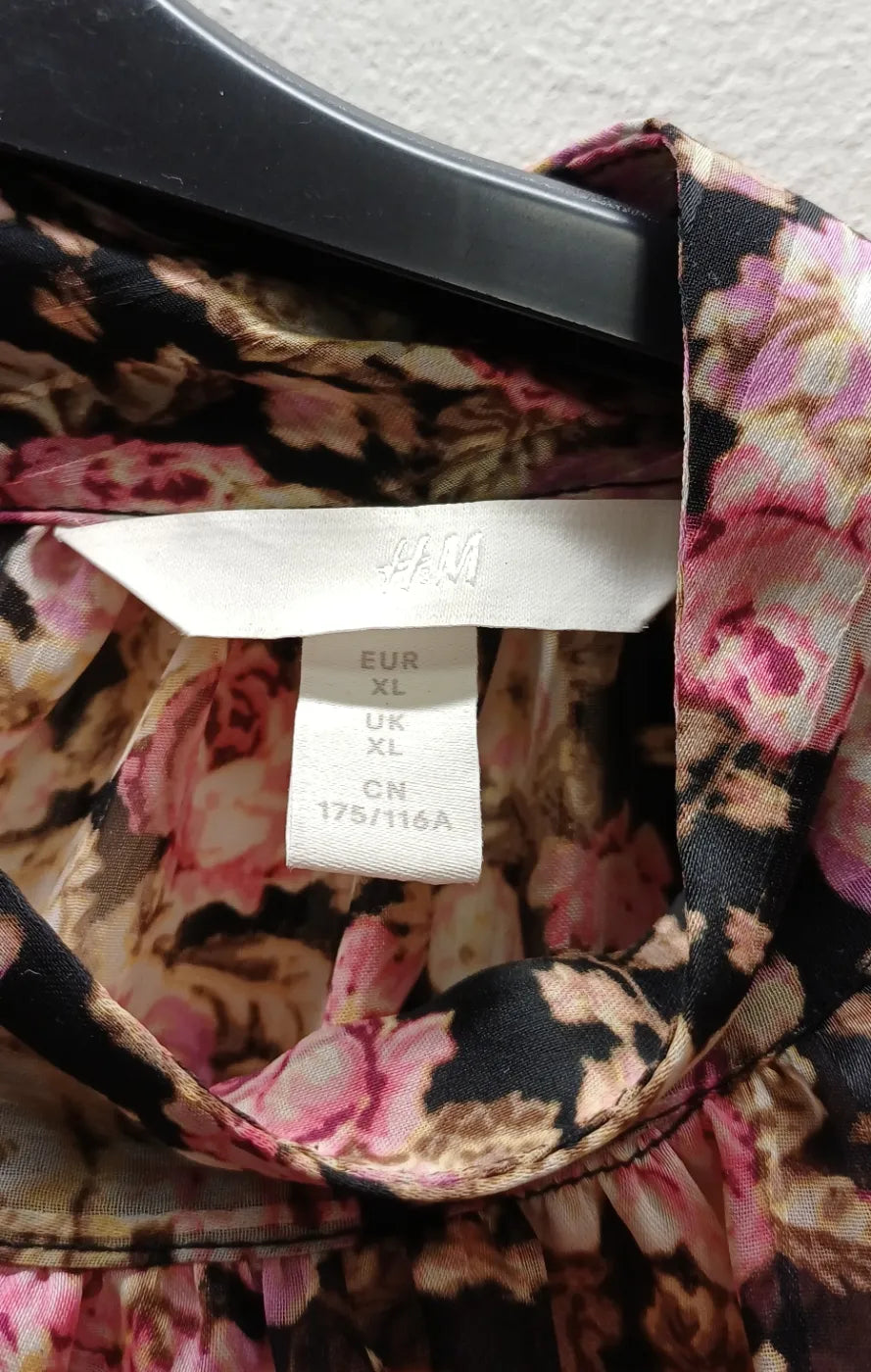 H&M blommig blus med långa ärmar
