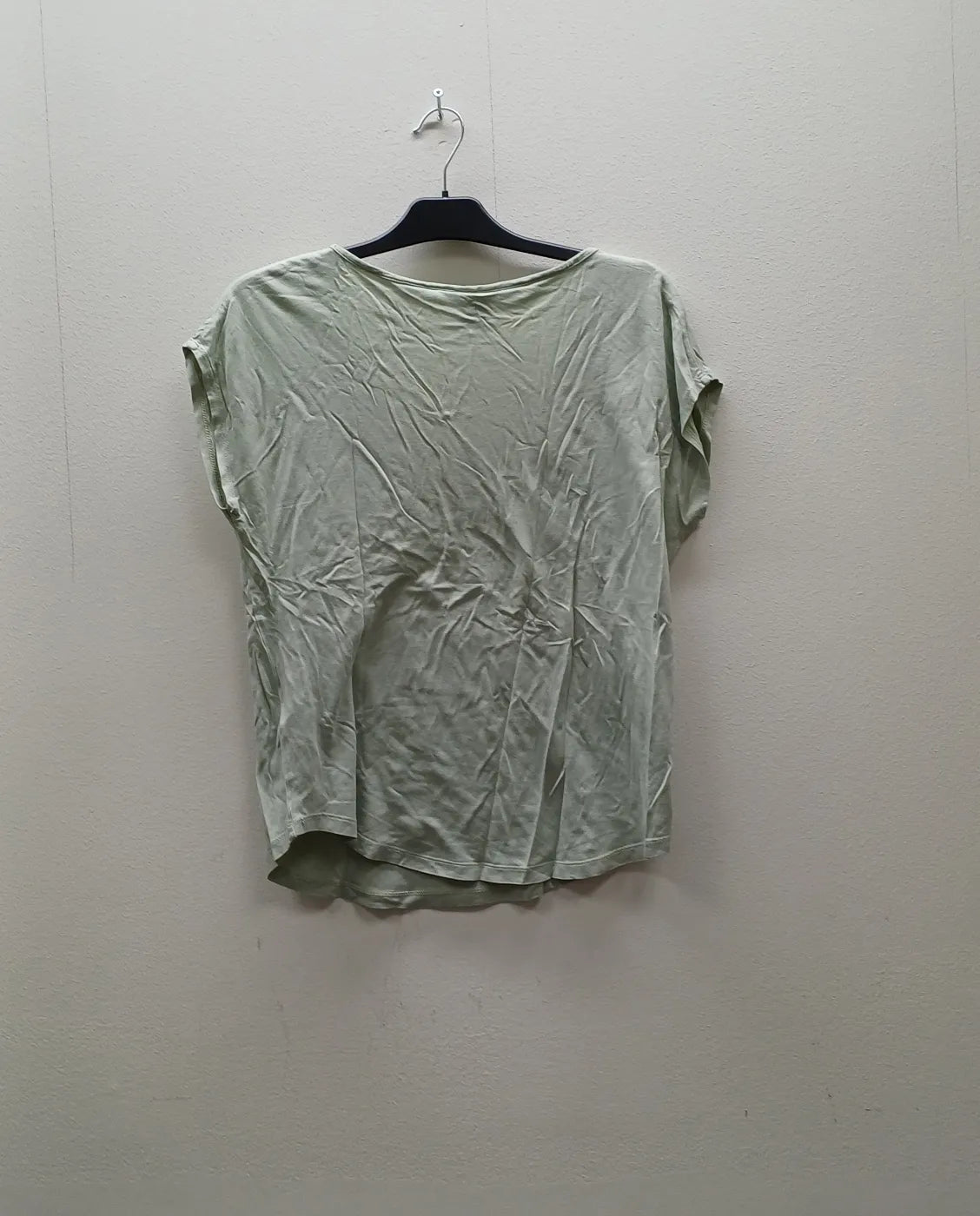 Lindex t-shirt med v-ringning i salviagr
