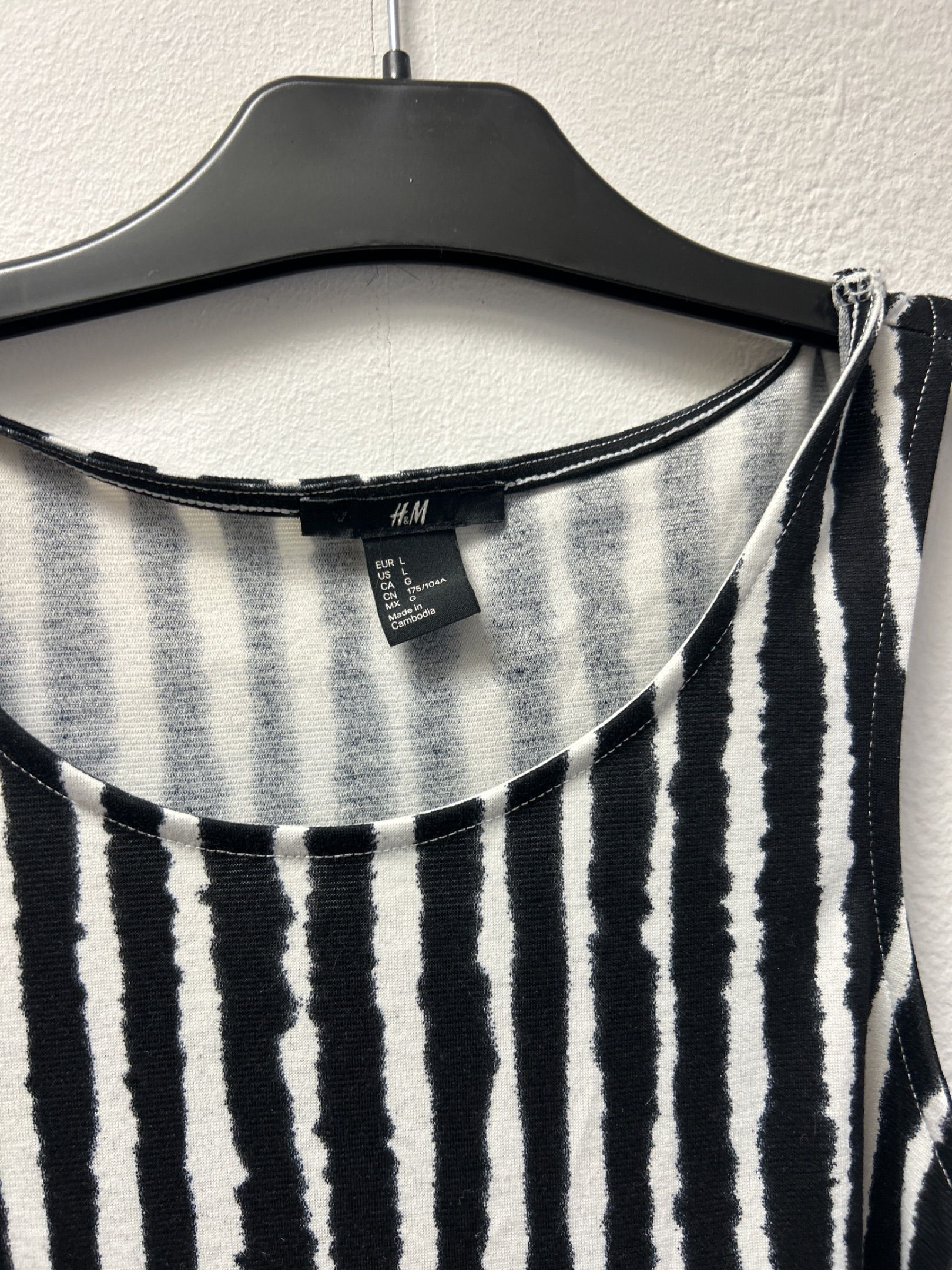 H&M svartvit randig ärmlös klänning