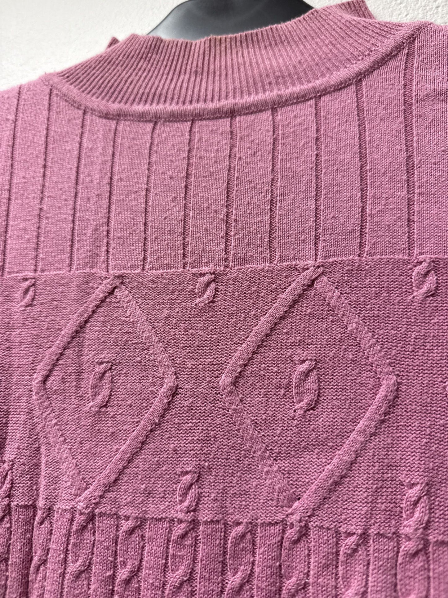 Ribbad tröja med struktur i rosa