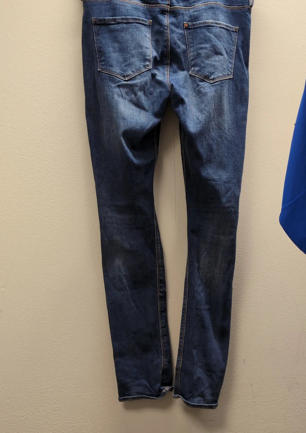 Smala blå jeans i denim
