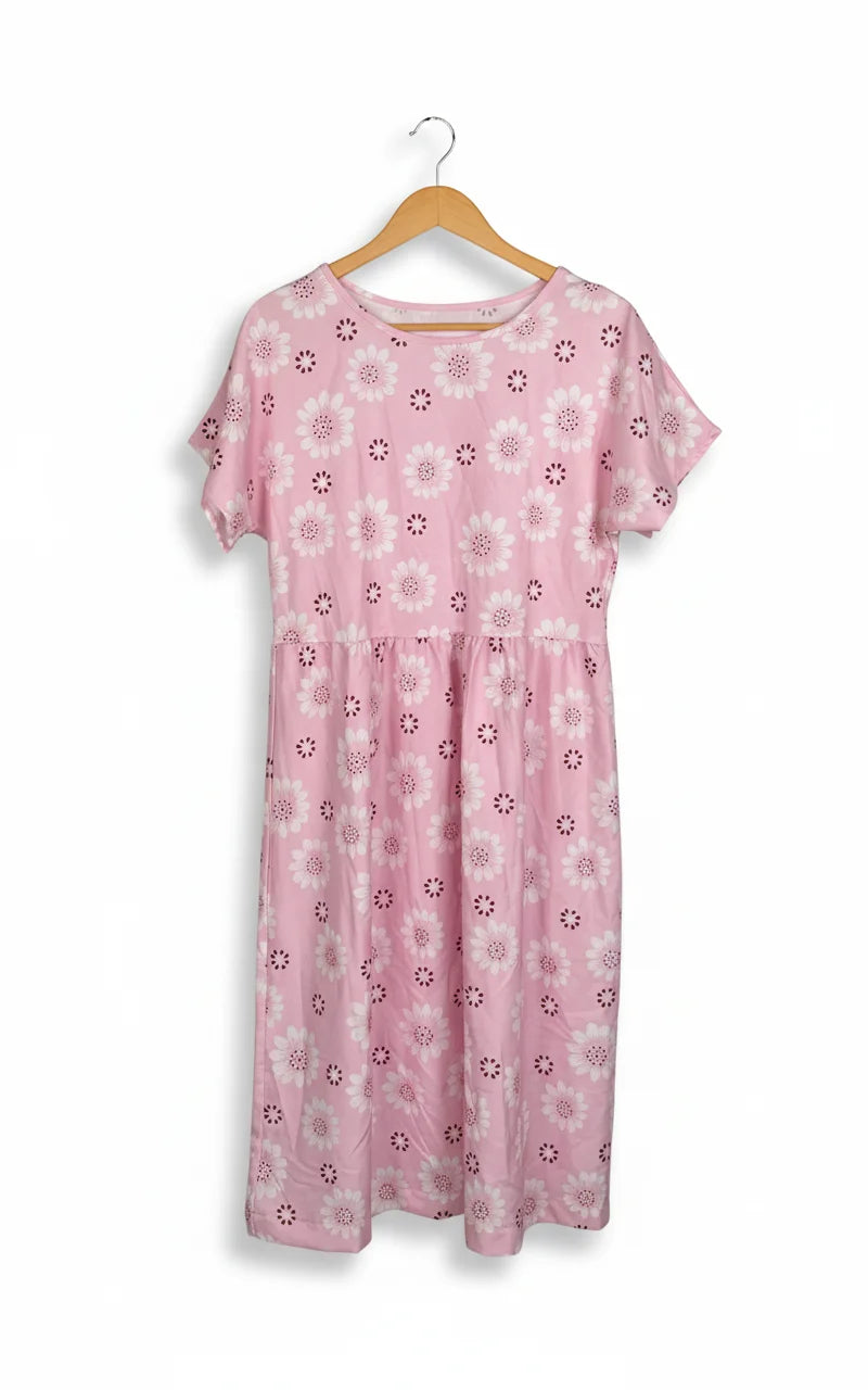 Rosa klänning med blommönster och kort ärm