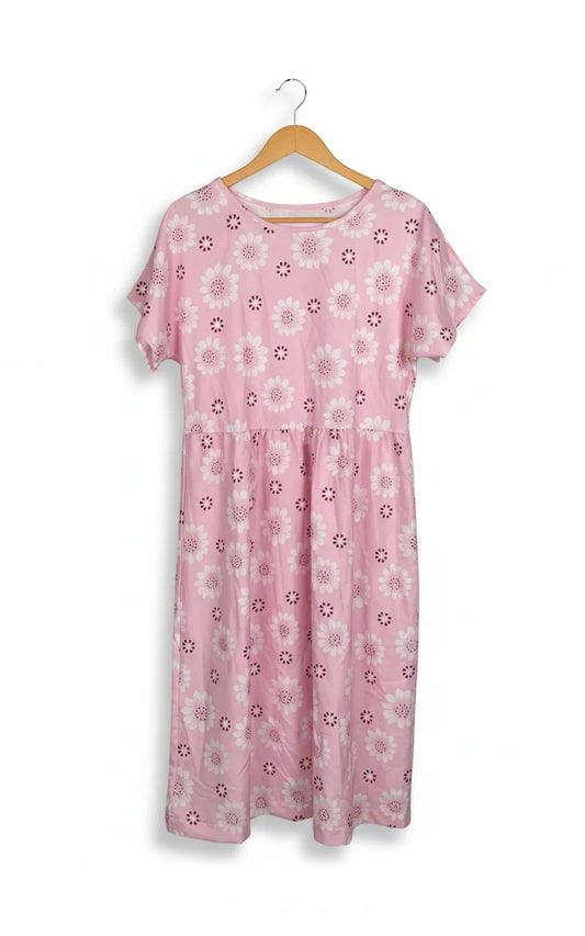 Rosa klänning med blommönster och kort ärm
