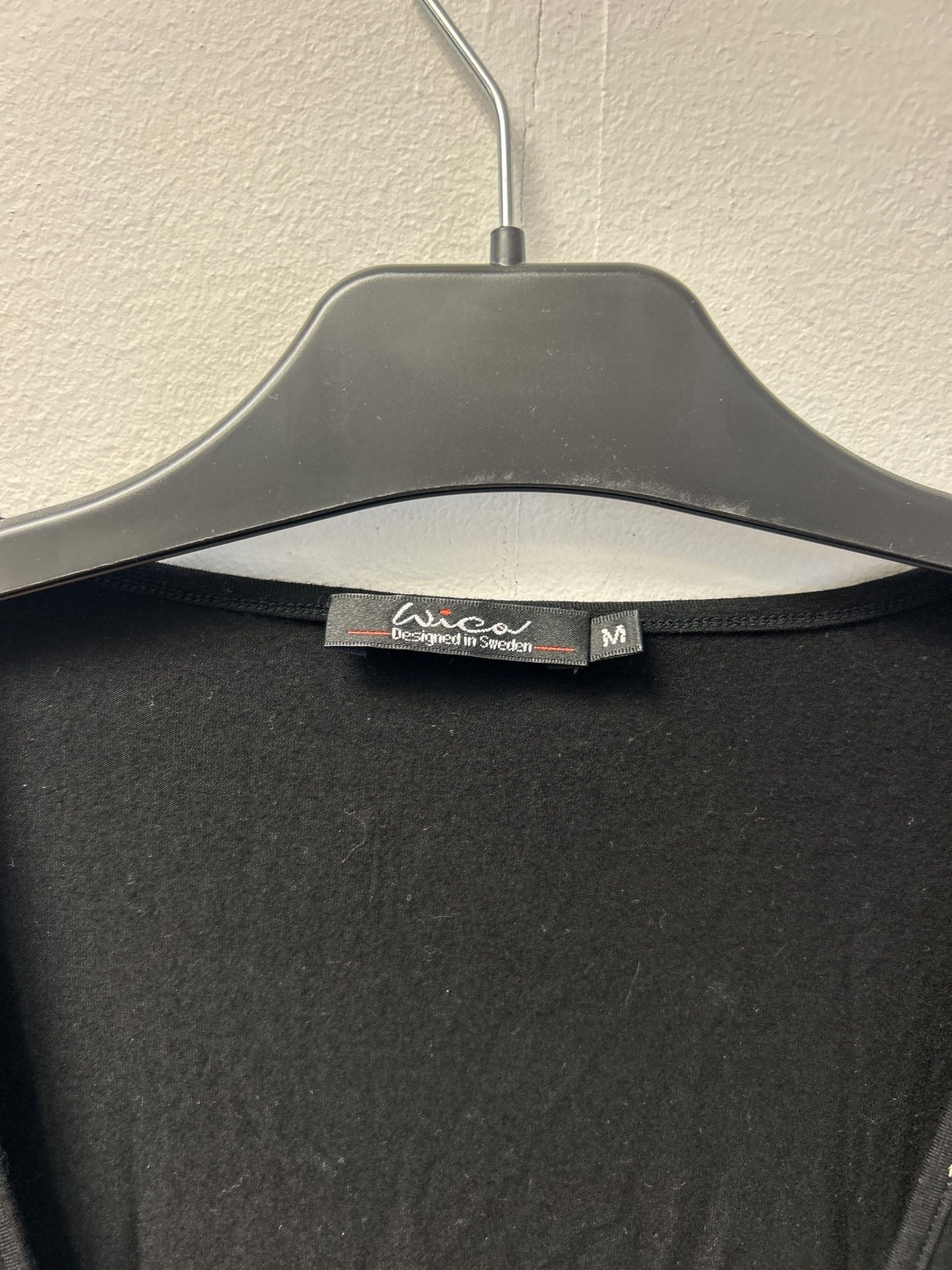 Wica svart mönstrad linne med ringdetalj