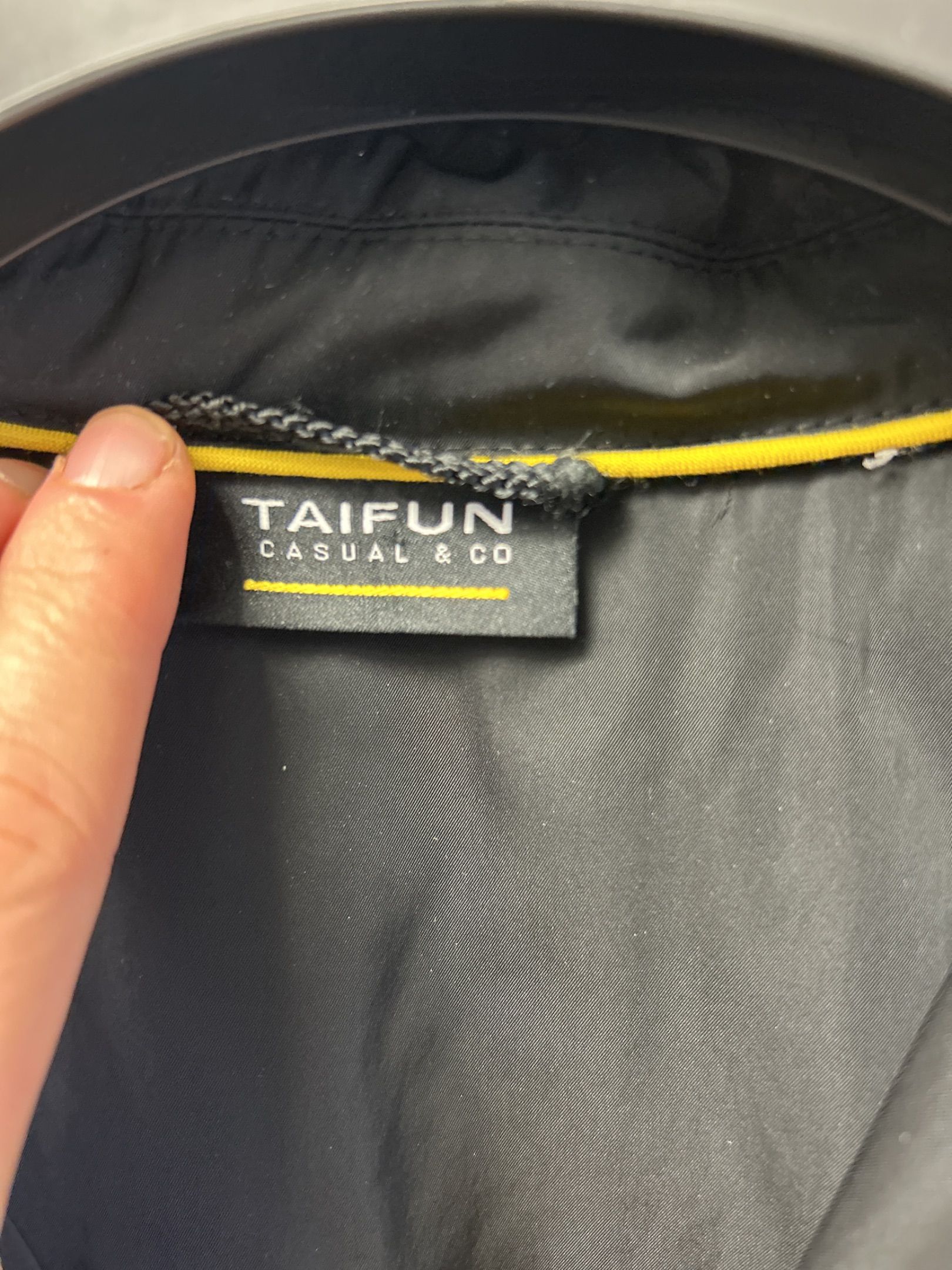 Taifun Casual & Co svart jacka med dragkedja