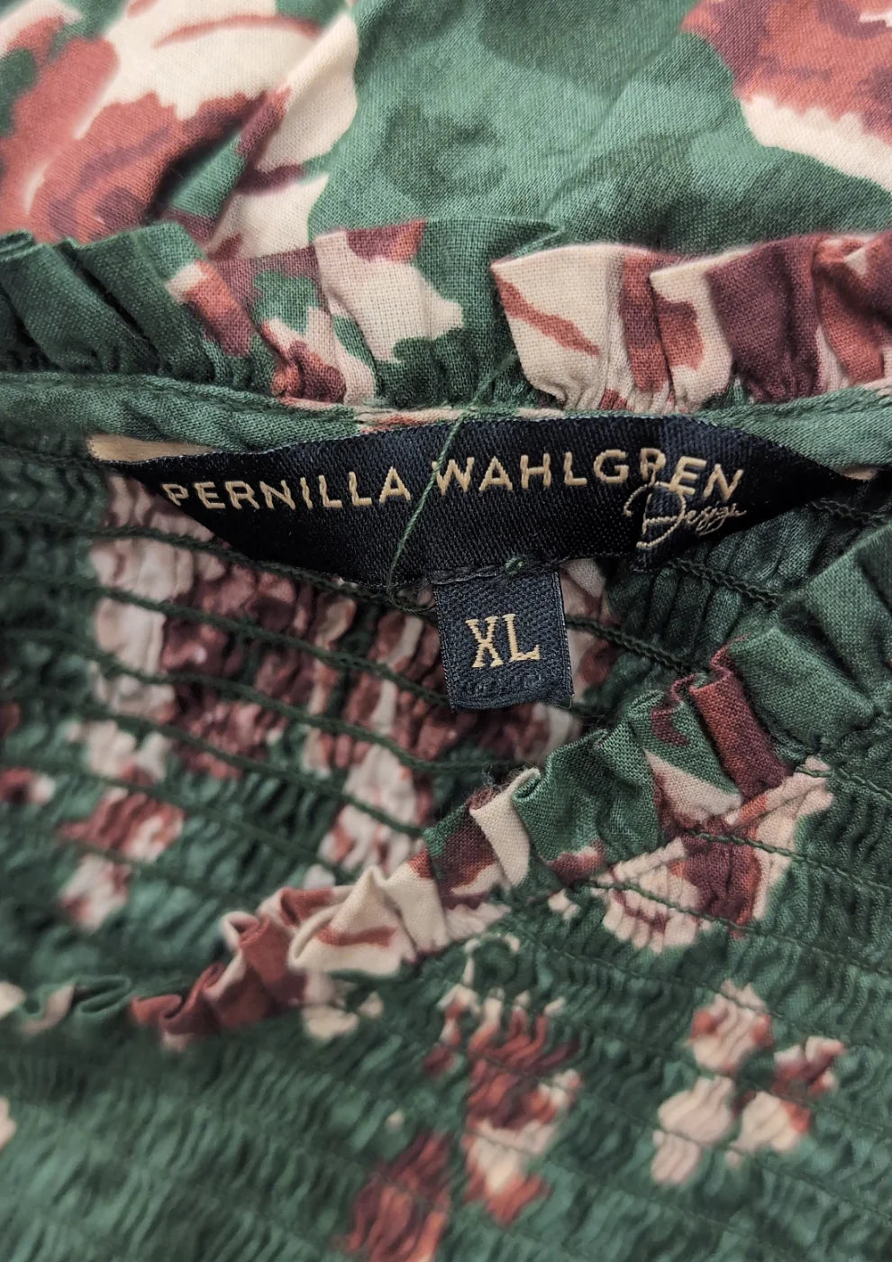 Pernilla Wahlgren blommig smockklänning