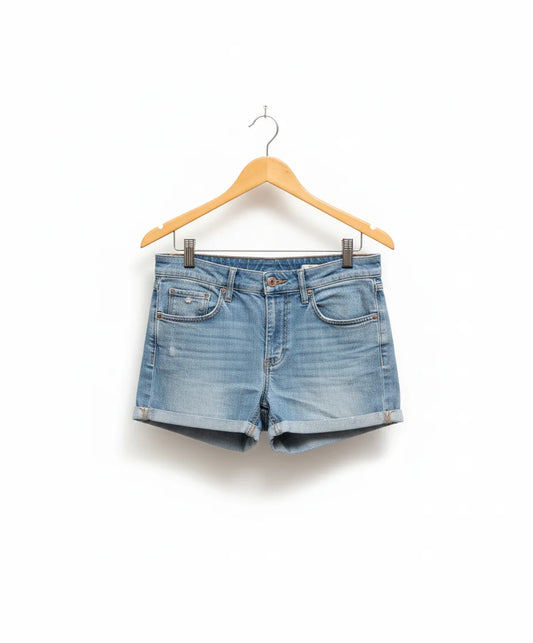 Slimmade ljusblå jeansshorts
