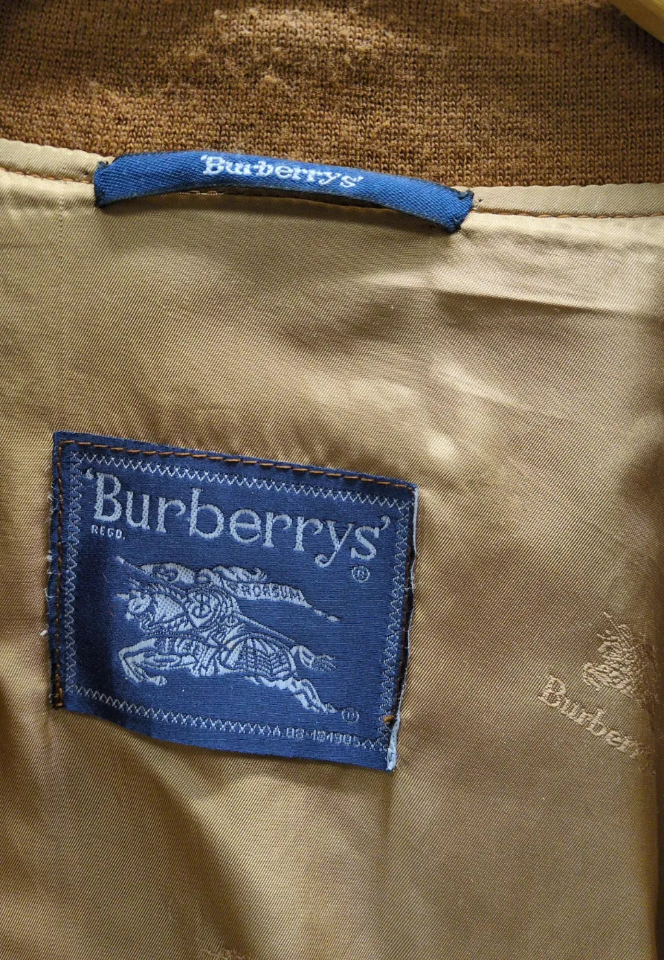 Burberrys mockajacka med ribbad nederkant