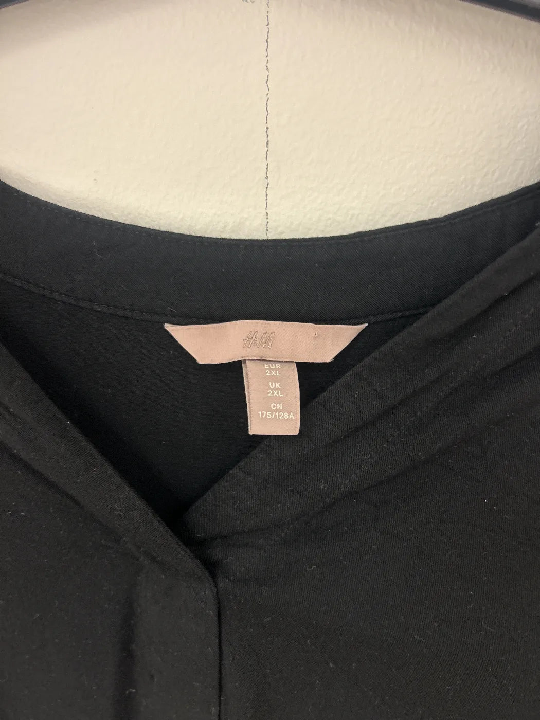 H&M svart t-shirt med v-ringning