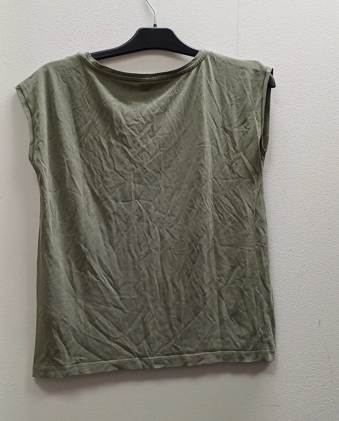 Pieces olivgrön t-shirt med v-ringning