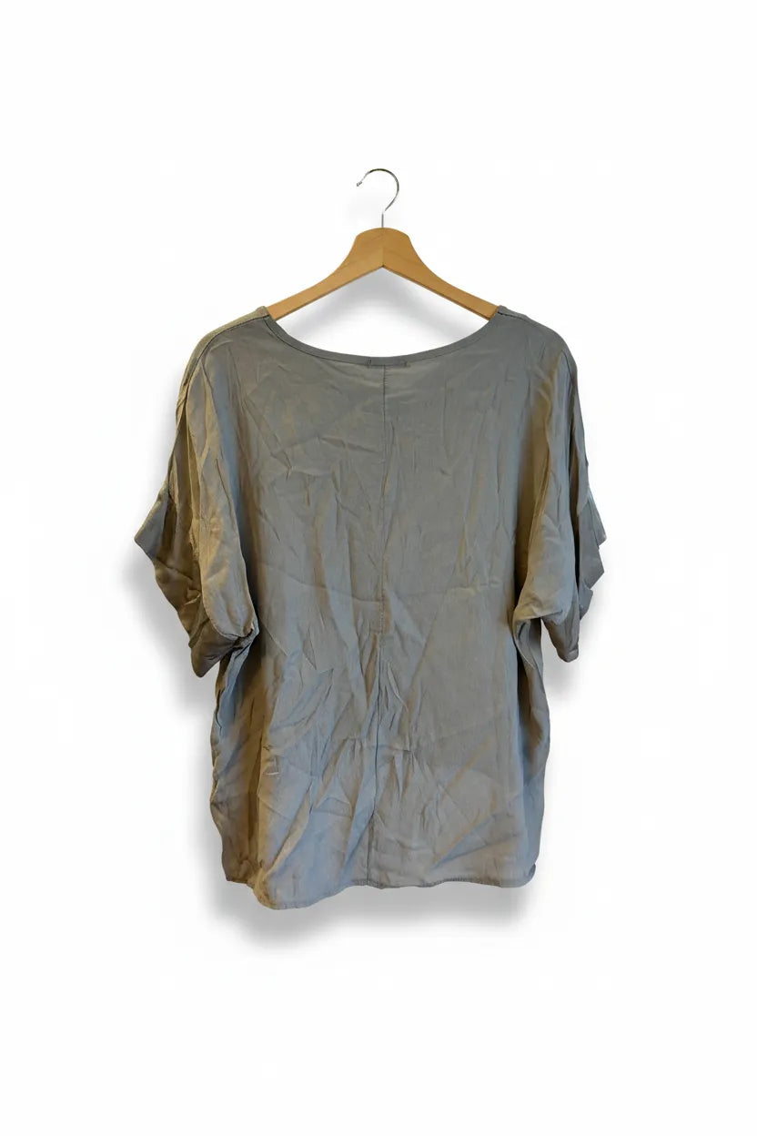 Mirelle ljus beige blus med v-ringning