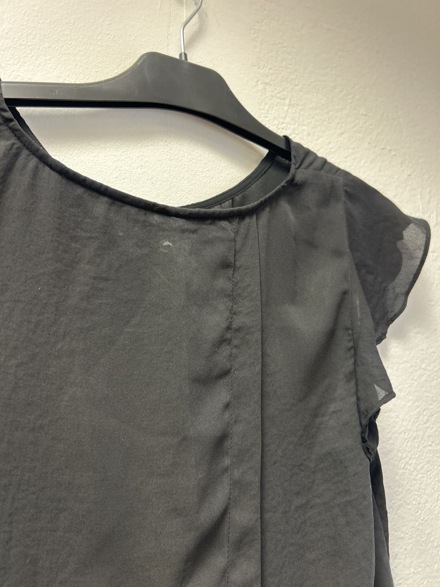 Gina Tricot svart blus med kort ärm