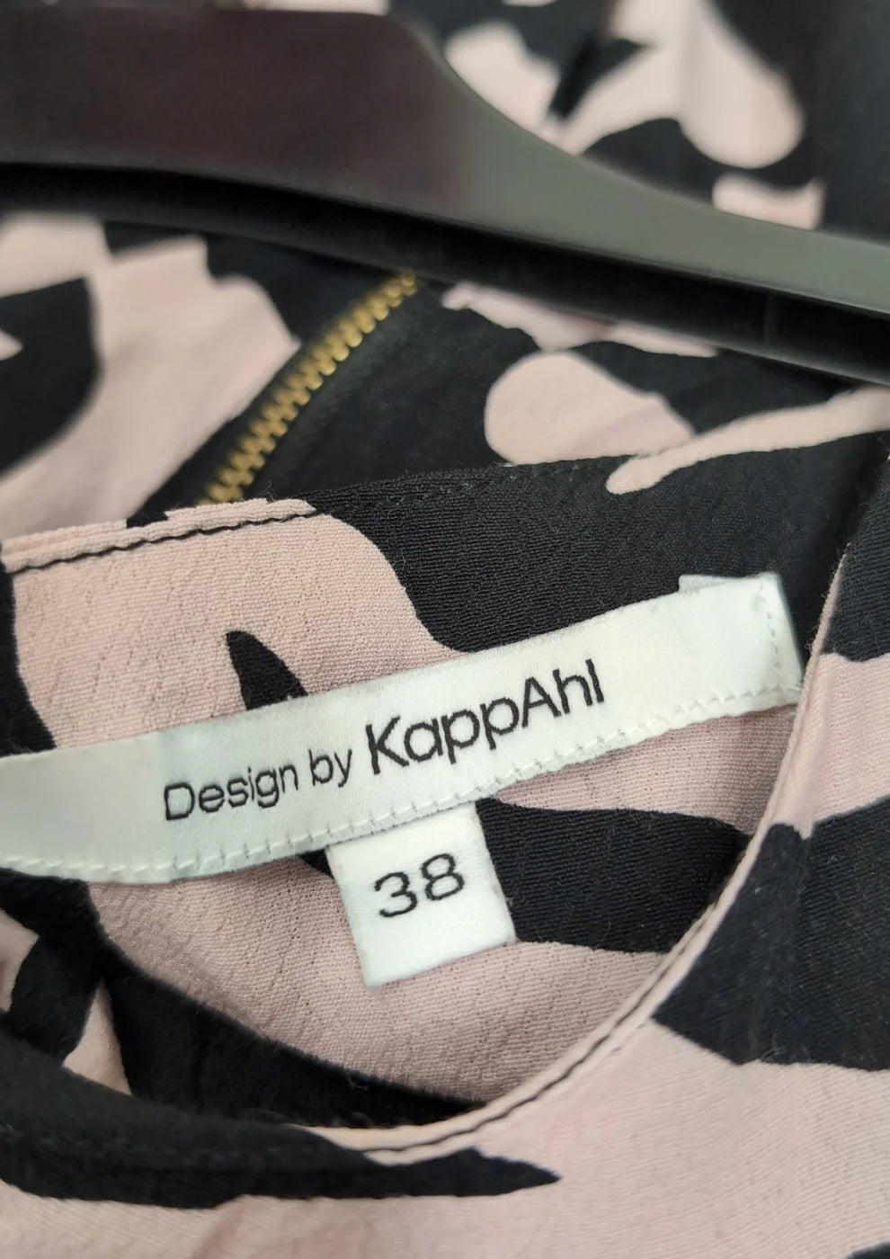 KappAhl ärmlös klänning med abstrakt mön