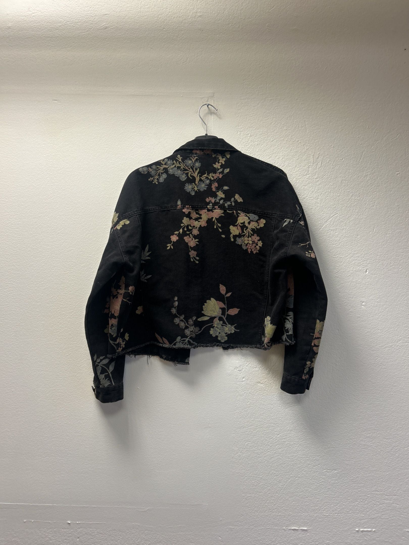 Noisy May kort denimjacka med blommönster