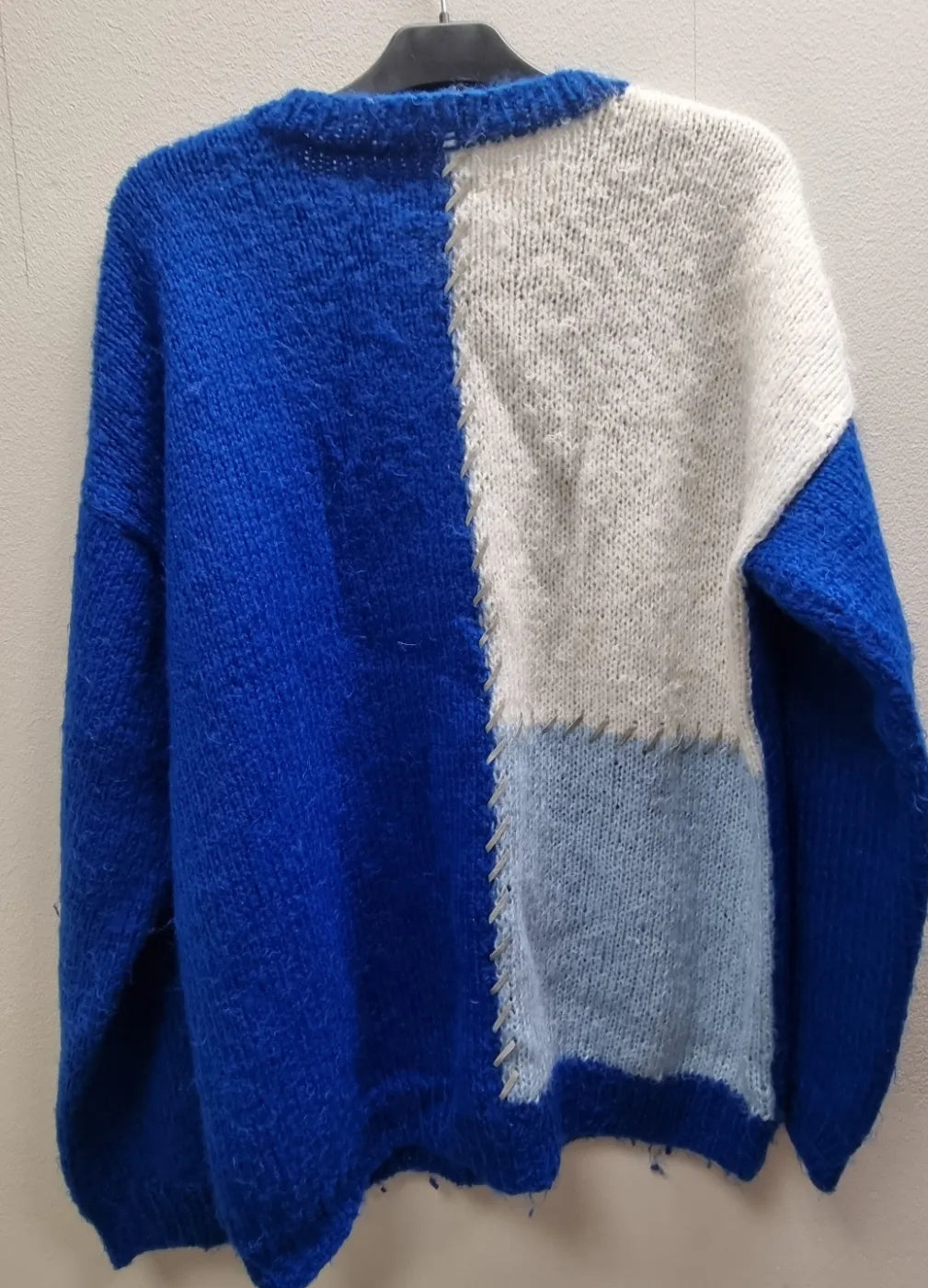 Oversized stickad tröja med färgblock
