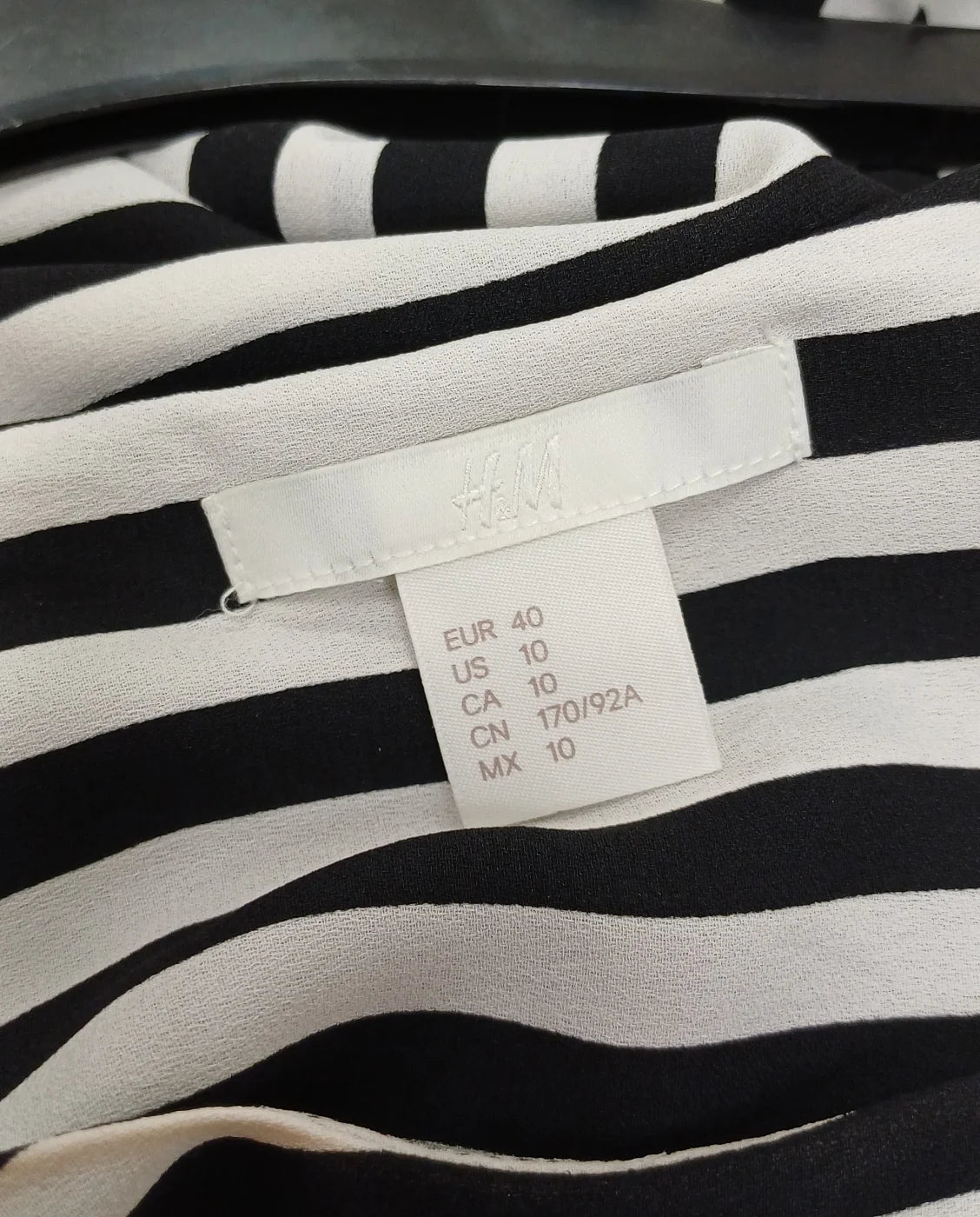 H&M ärmlös randig klänning