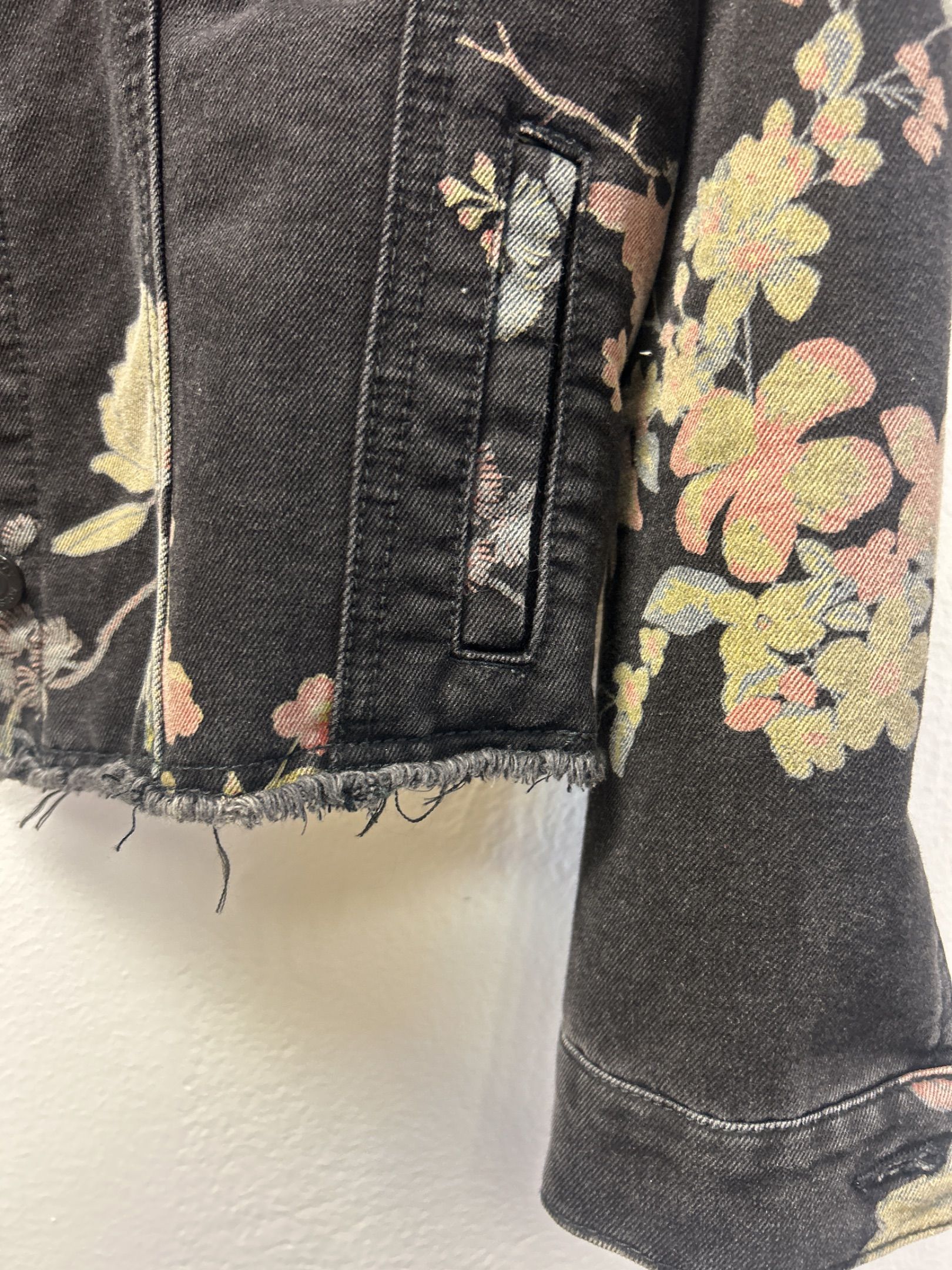 Noisy May kort denimjacka med blommönster
